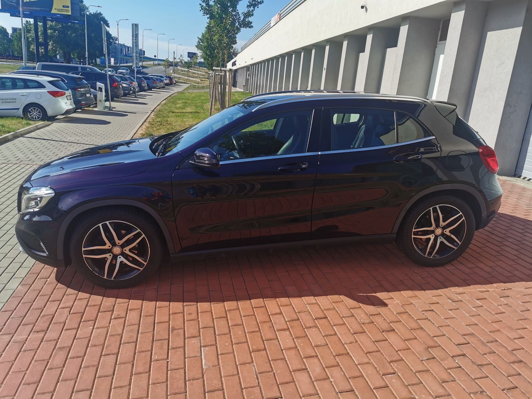 Mercedes-Benz GLA, 220 CDI 4MATIC - fotka 3