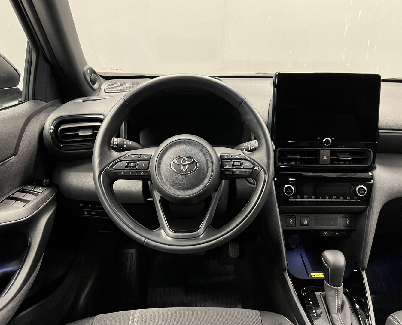 Toyota Yaris Cross, 1,5 Hybrid AT AWD Premiere - fotka 5