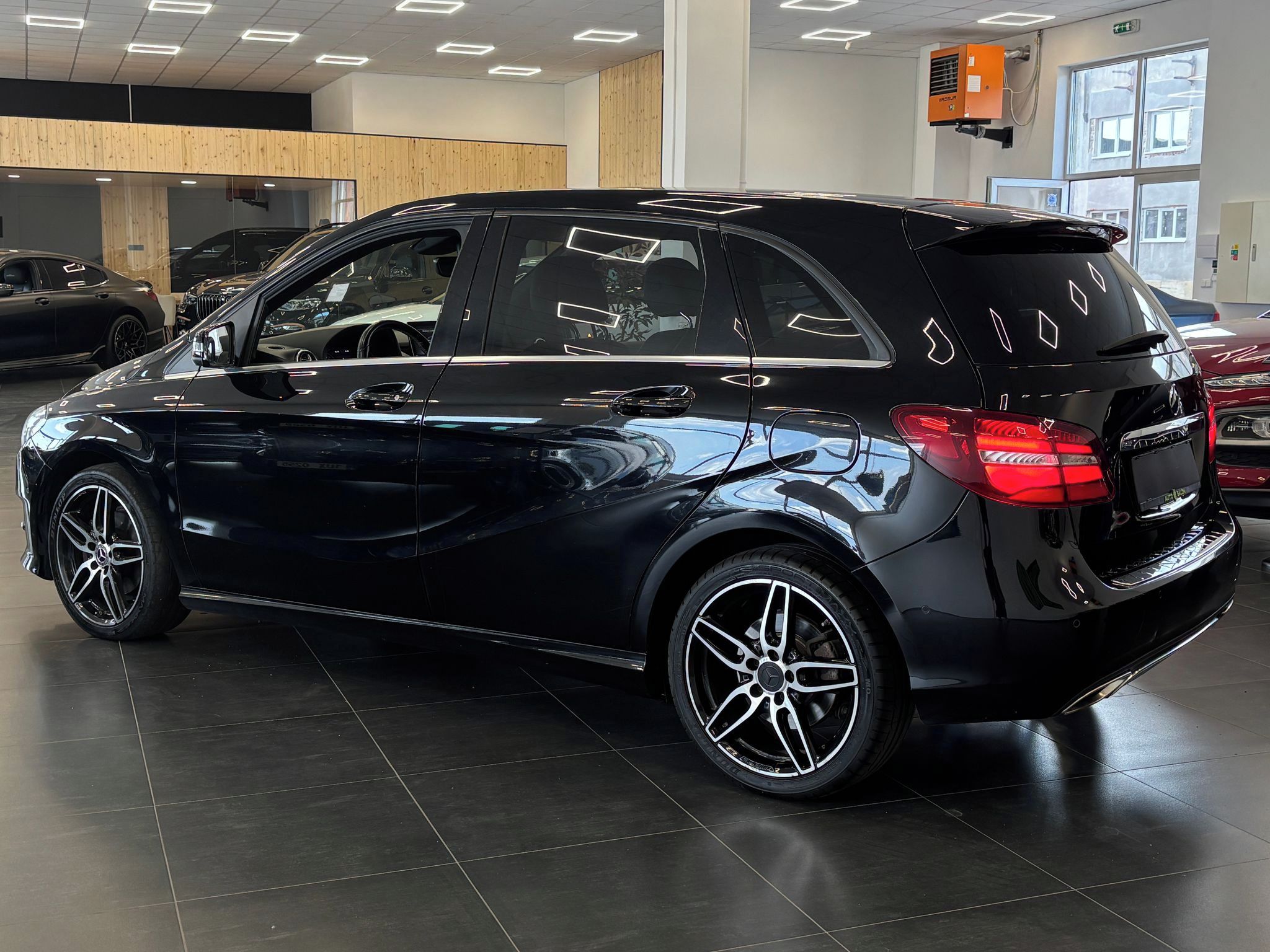 Mercedes-Benz Třídy B, 220d, 4MATIC Automat, LED, Nav - fotka 4