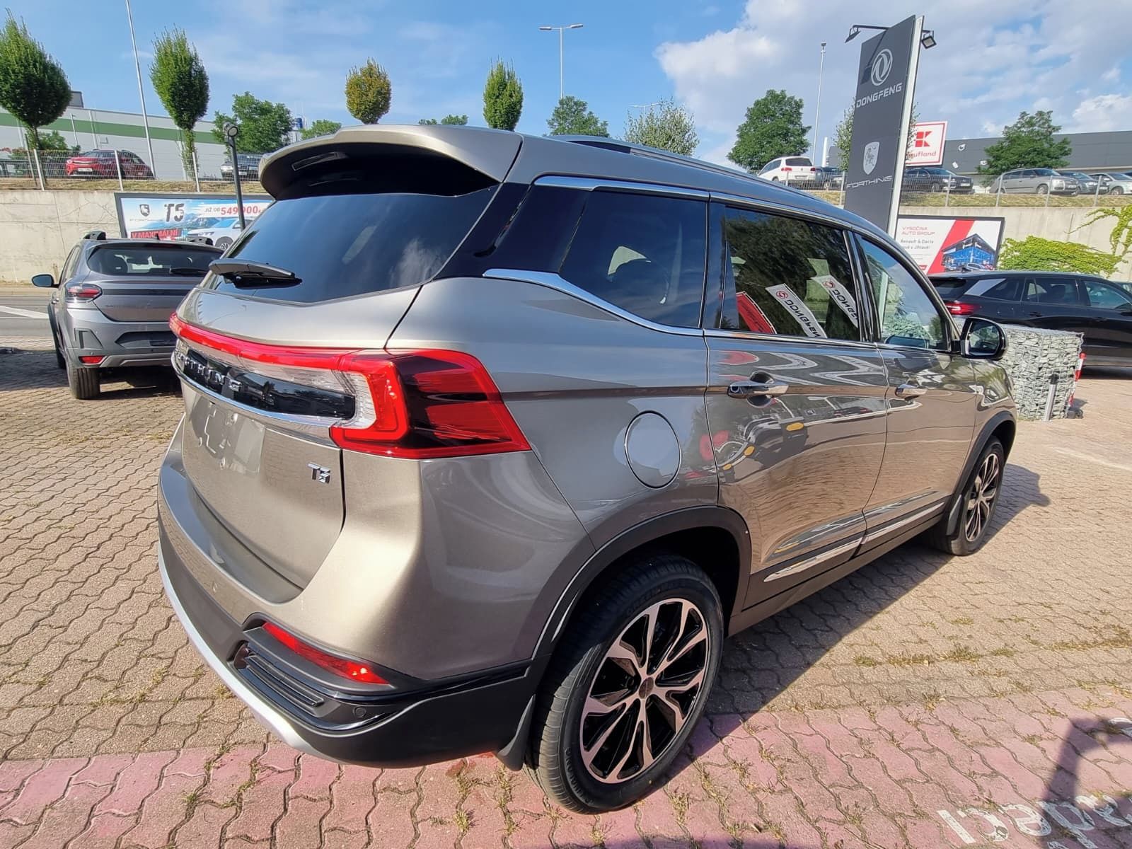 Dongfeng T5, FORTHING T5 Exclusive - fotka 6