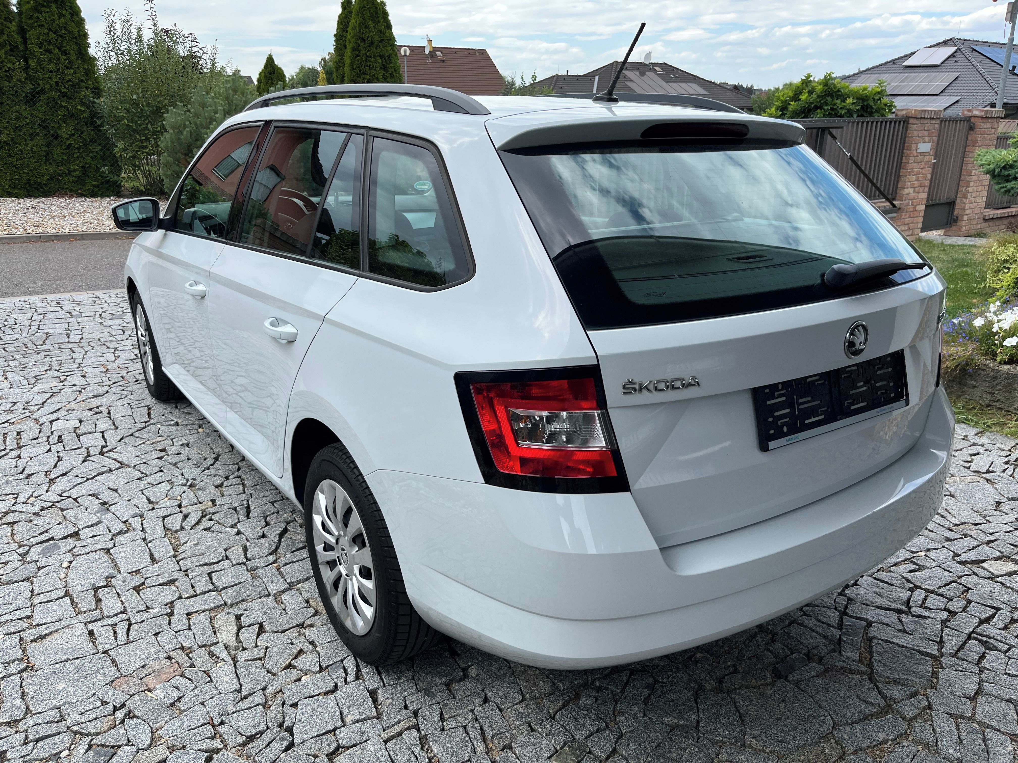 Škoda Fabia, COMBI 1.0 MPI 55 kW PROVĚŘENO - fotka 3