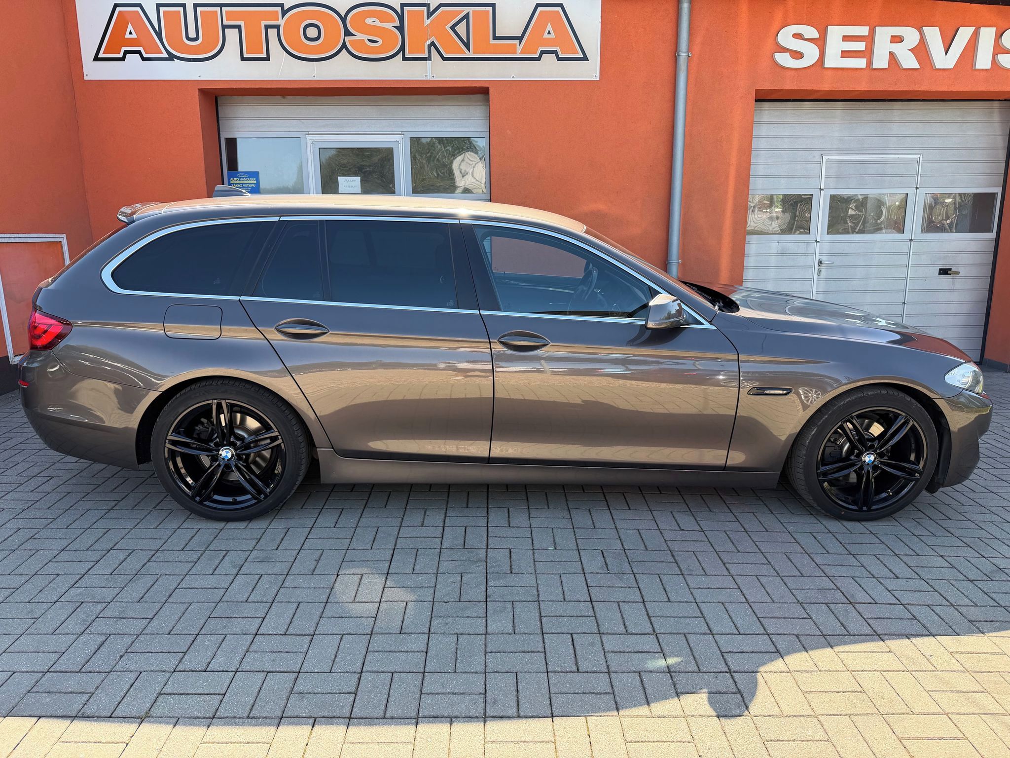 BMW Řada 5, i 135KW Touring - fotka 4