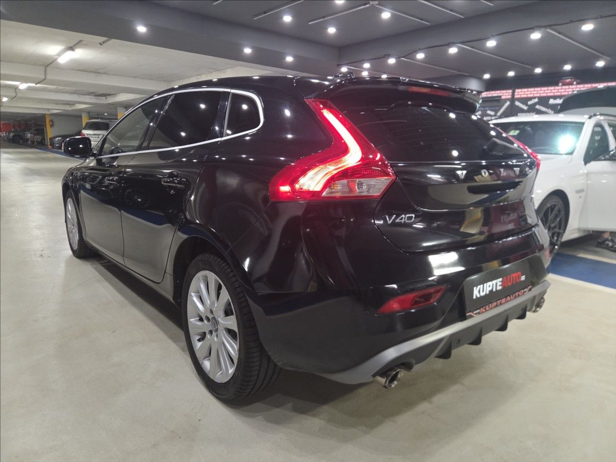 Volvo V40, 2,0 5VÁLEC ! TOP  R design - fotka 4