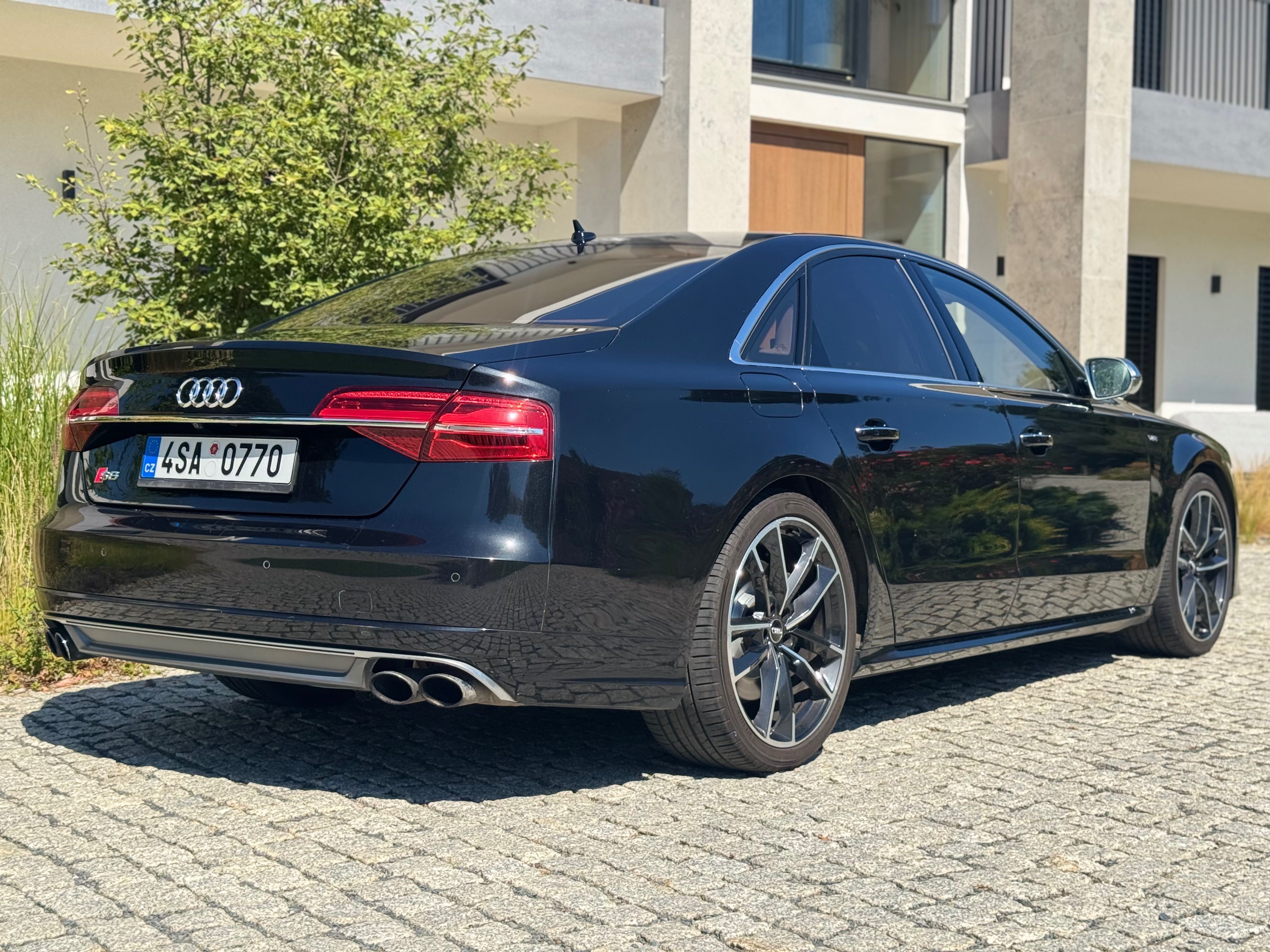 Audi S8 - fotka 4