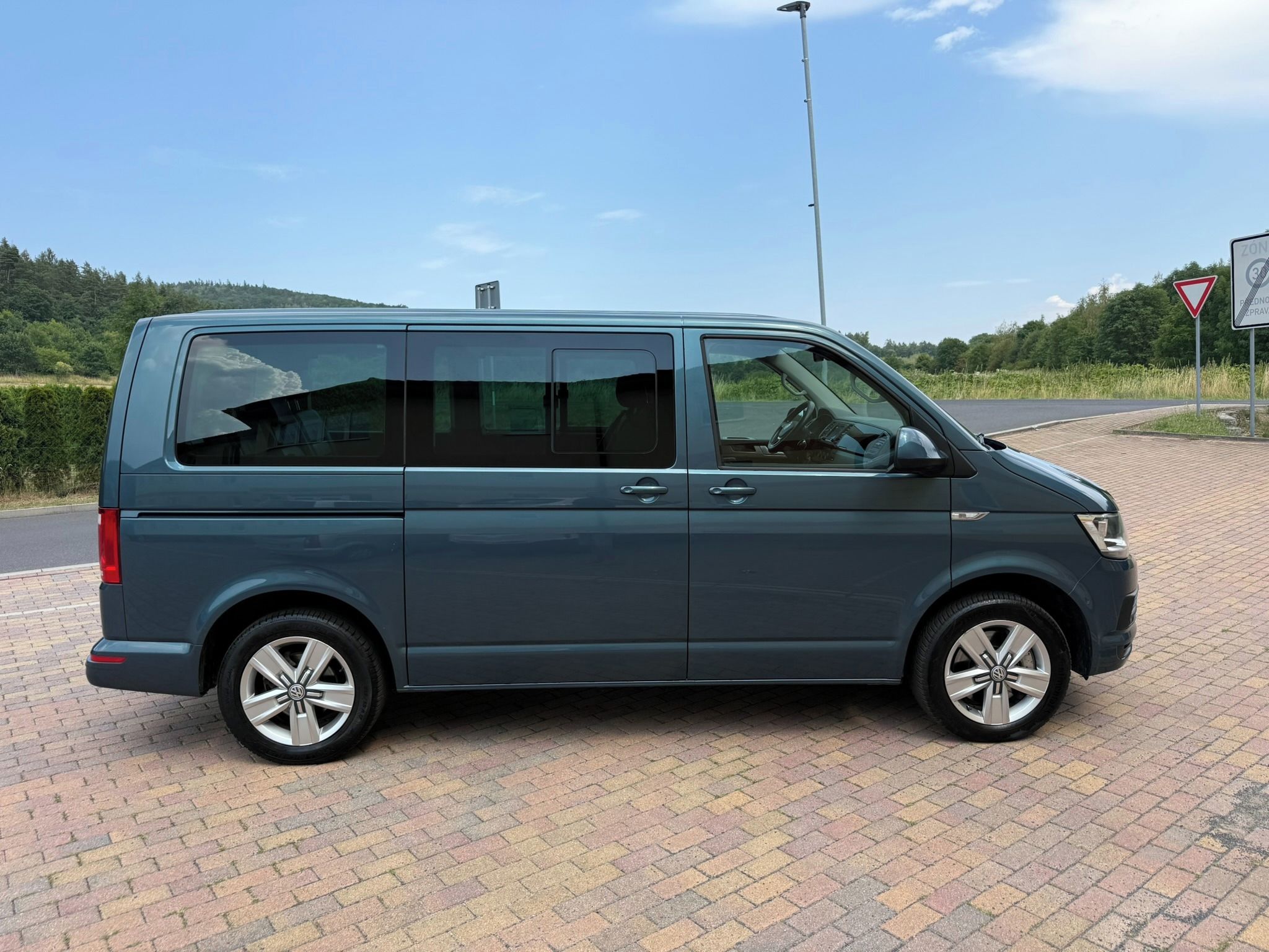 Volkswagen Multivan, 2.0 TDI 110kW DSG 7 MÍST - fotka 6
