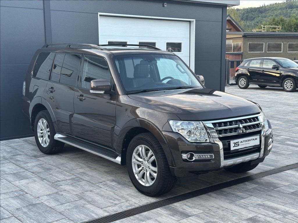 Mitsubishi Pajero, 3,2 DI-D 190PS  Instyle-7 4x4 - fotka 5