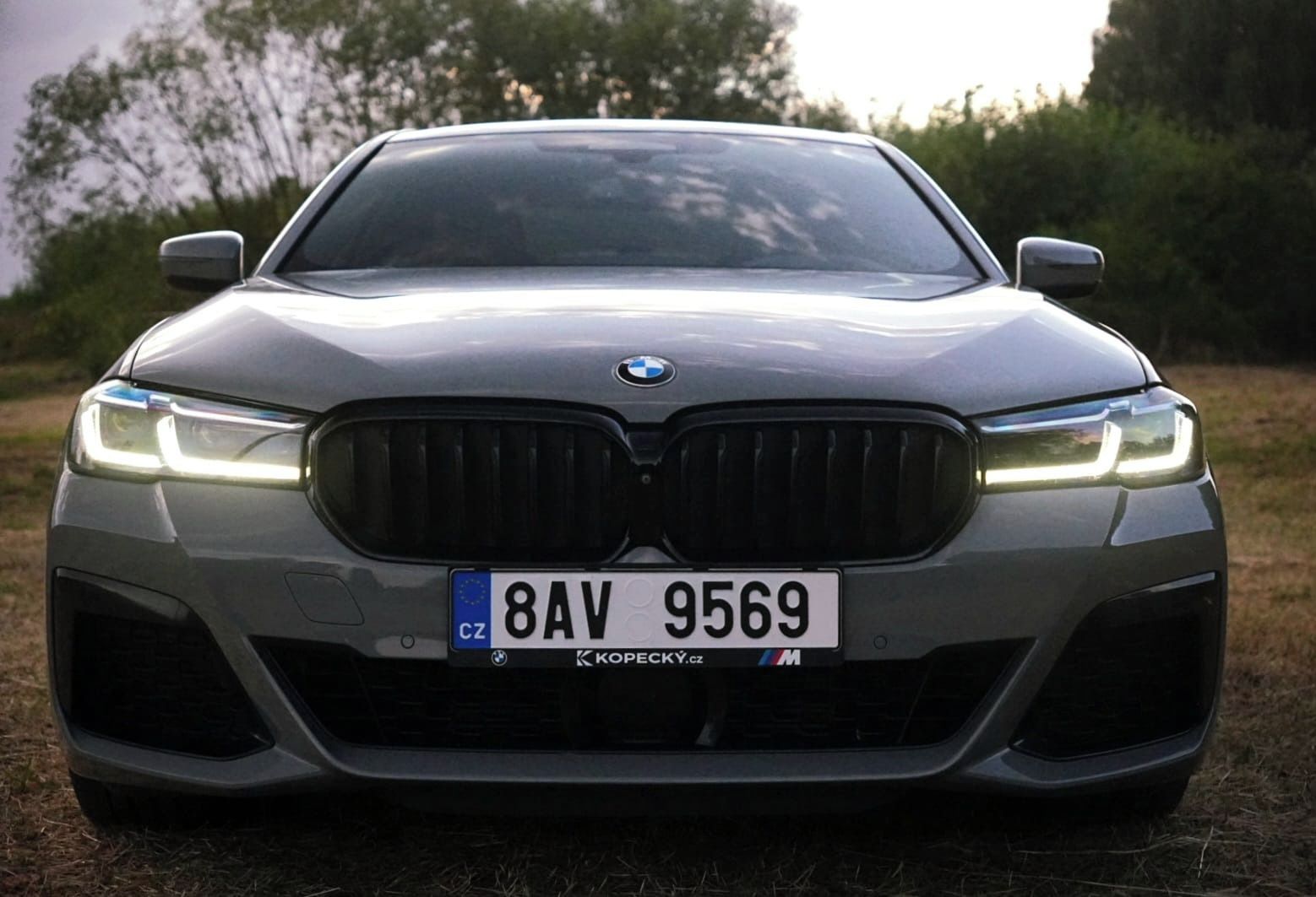 BMW Řada 5, 540xD M-Sport | 2x sada kol - fotka 6
