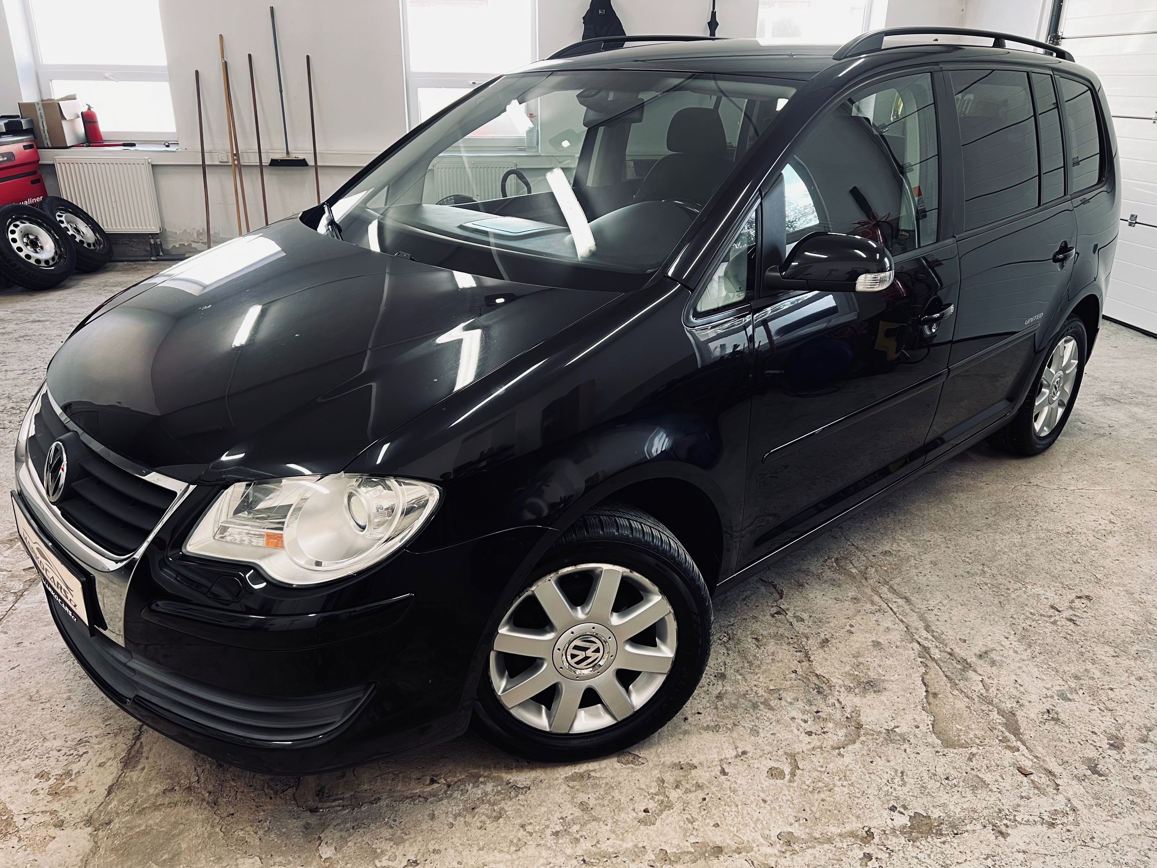 Volkswagen Touran, 1.6i 7 MÍST+ZIMNÍ KOLA+TAŽNÉ Z