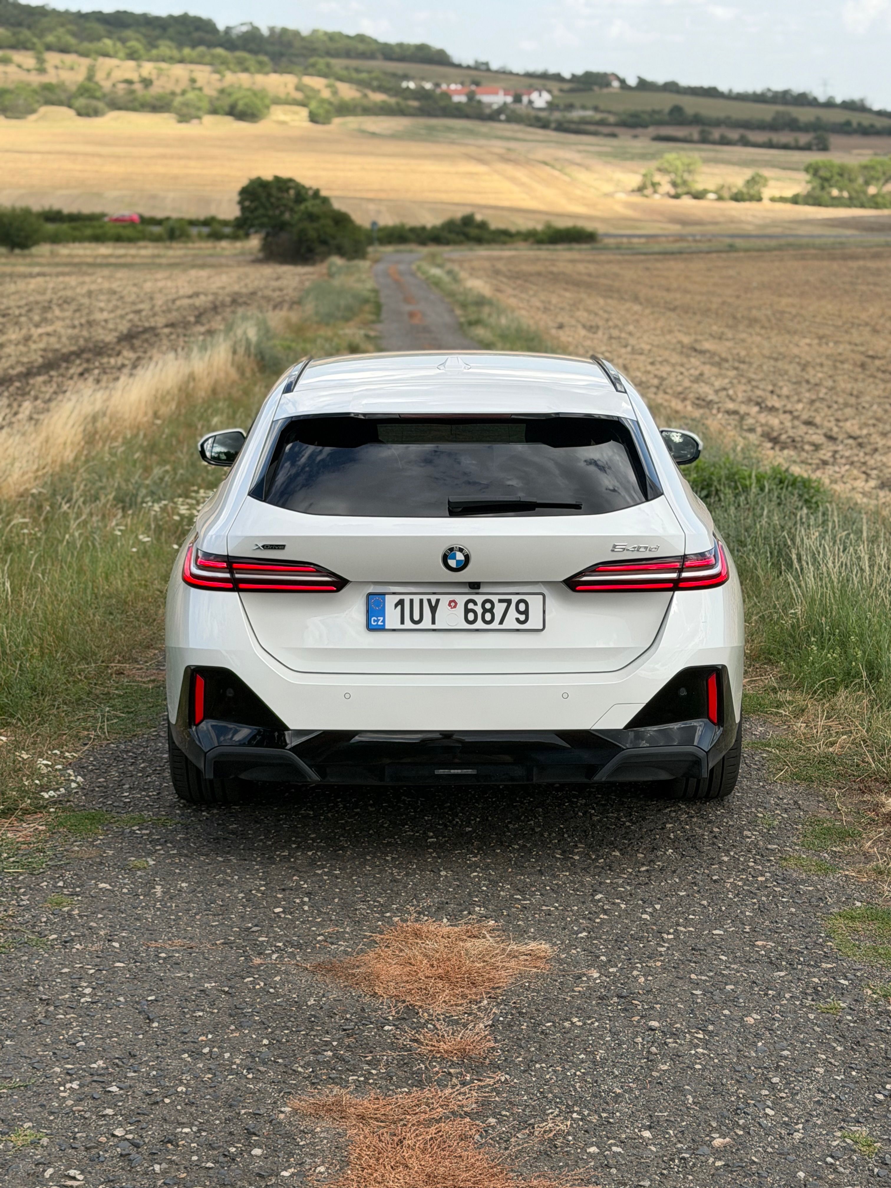 BMW Řada 5, BMW 540d xDrive Touring G61 M - fotka 6