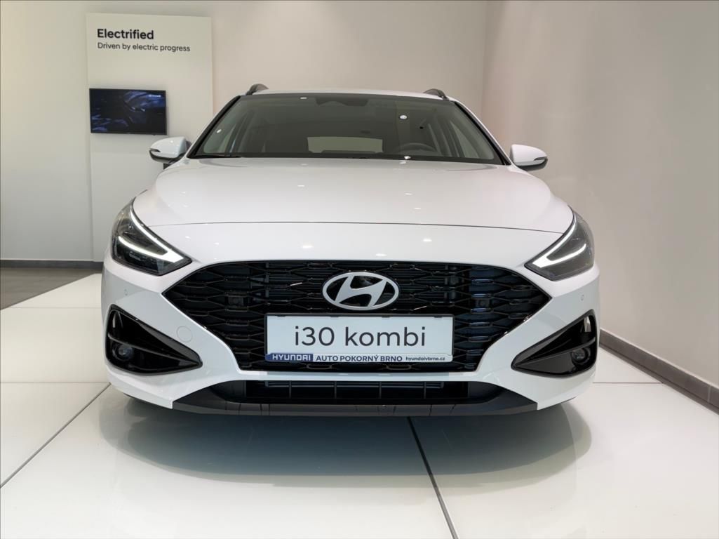 Hyundai i30, 1,6 T-GDI DCT  Go Czech - fotka 2