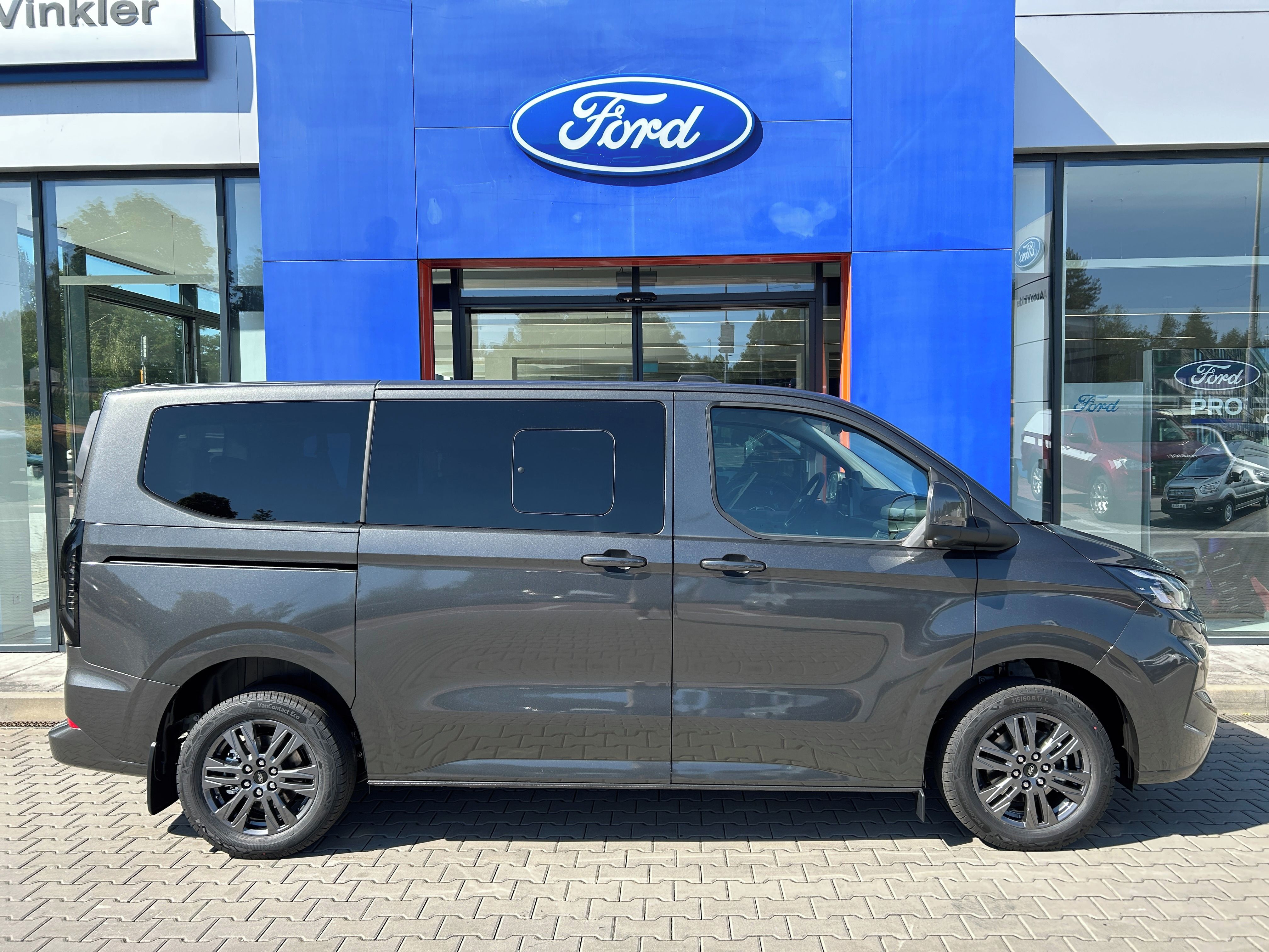 Ford Tourneo Custom, Titanium L1 2.0 EcoBlue 110 kW - fotka 4