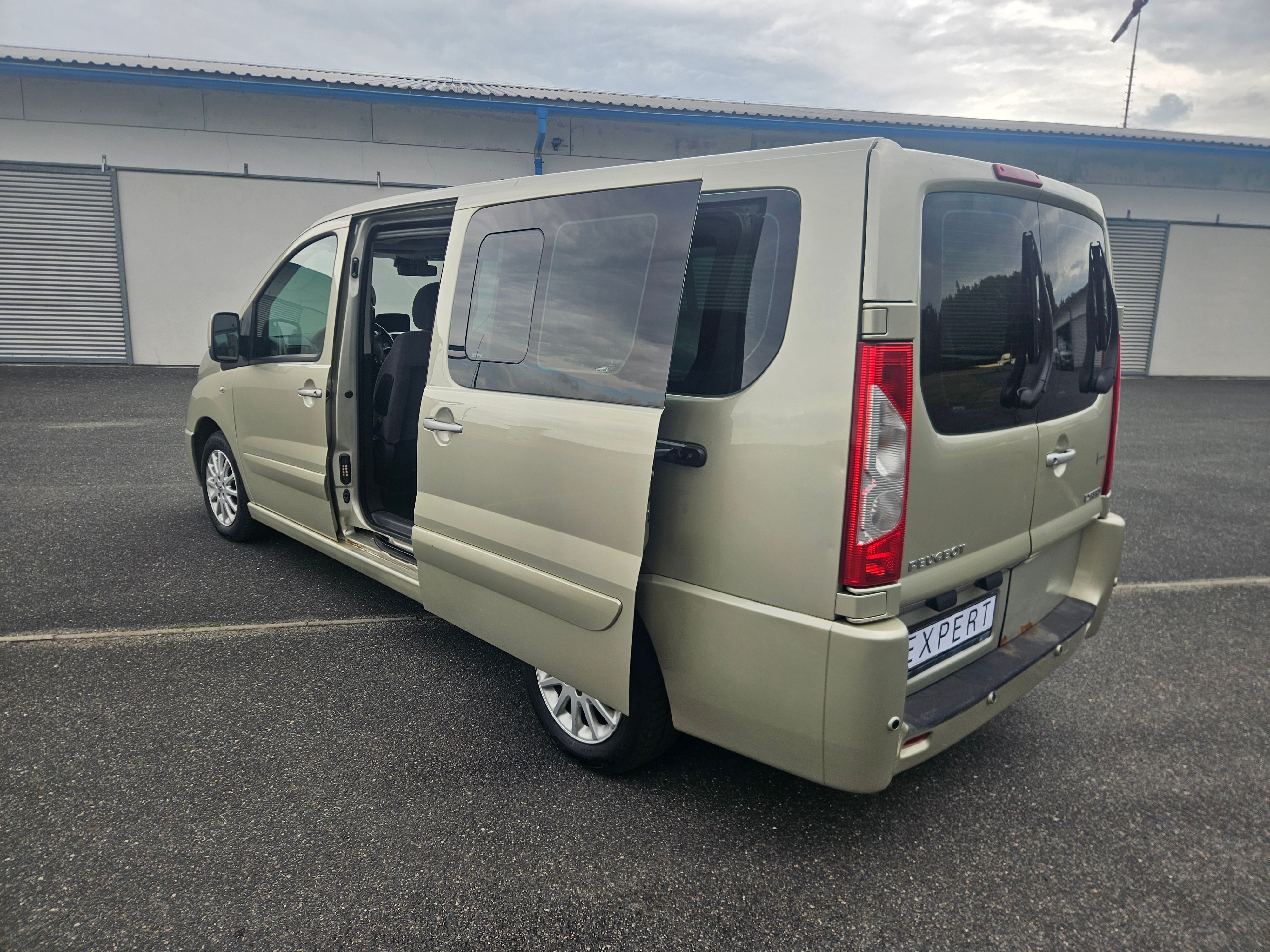 Peugeot Expert, PEUGEOT EXPERT 2,0 HDI 120kW - fotka 6