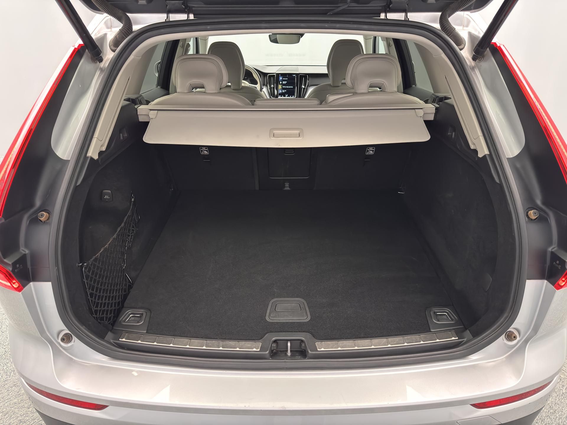 Volvo XC60, B4 AWD MOMENTUM PRO CZ 1.maj - fotka 5