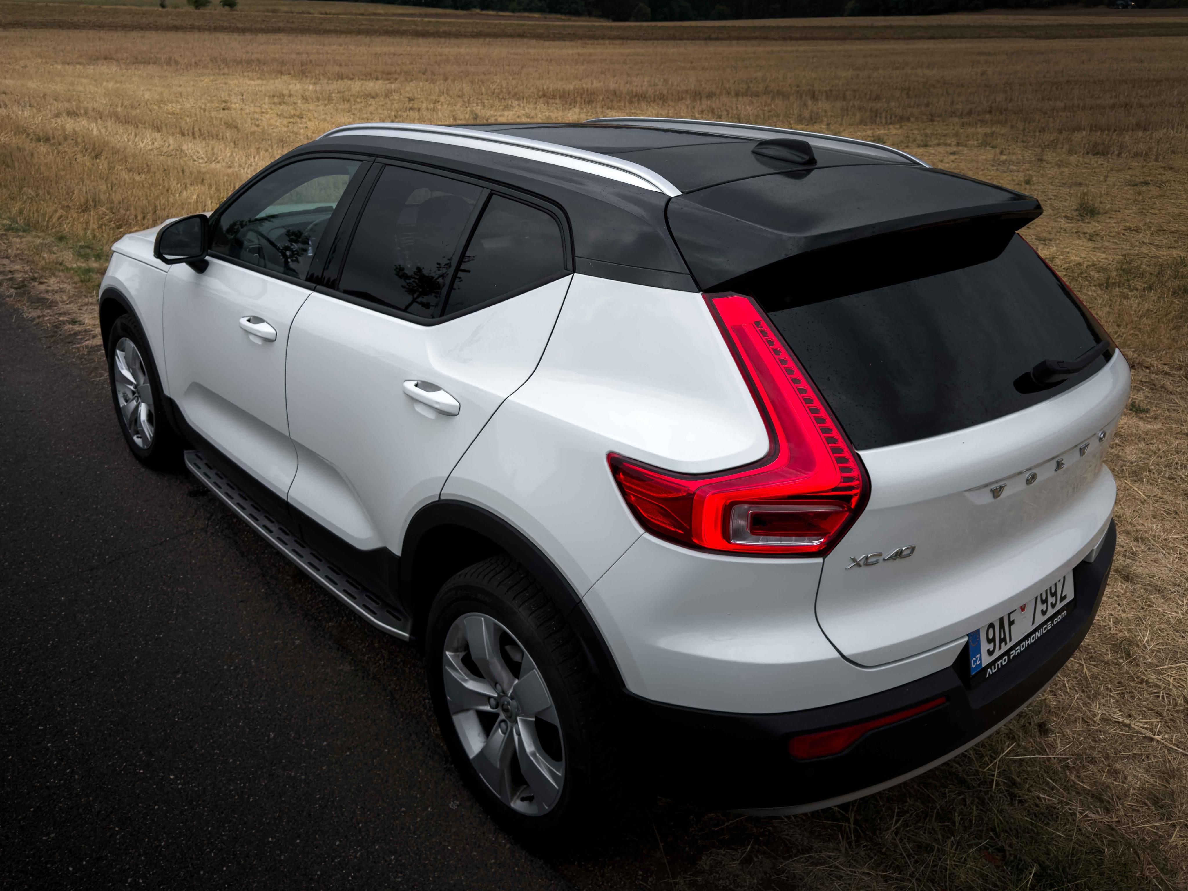 Volvo XC40, Volvo XC40 Momentum Pro PANO - fotka 2