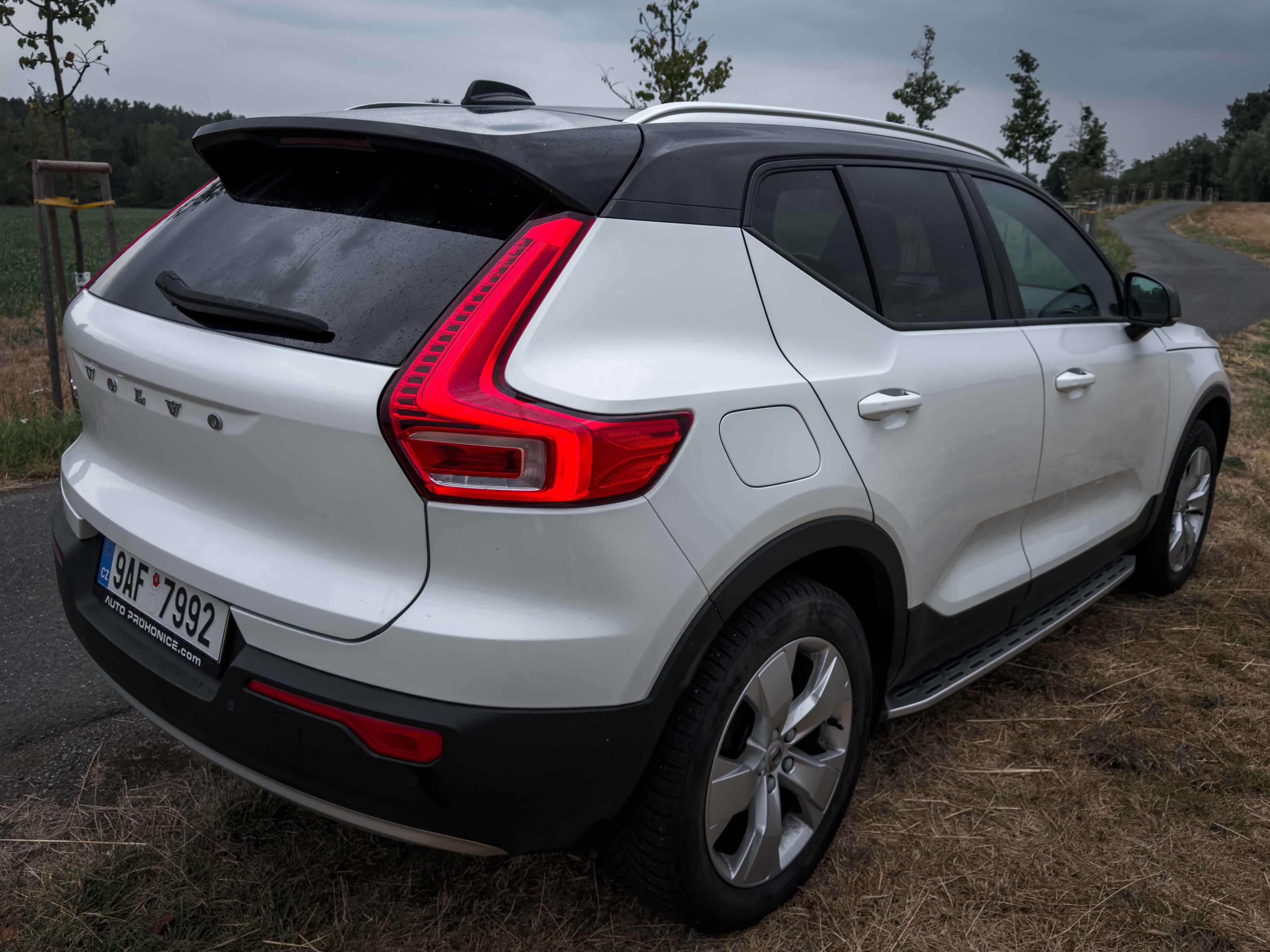 Volvo XC40, Volvo XC40 Momentum Pro PANO - fotka 3