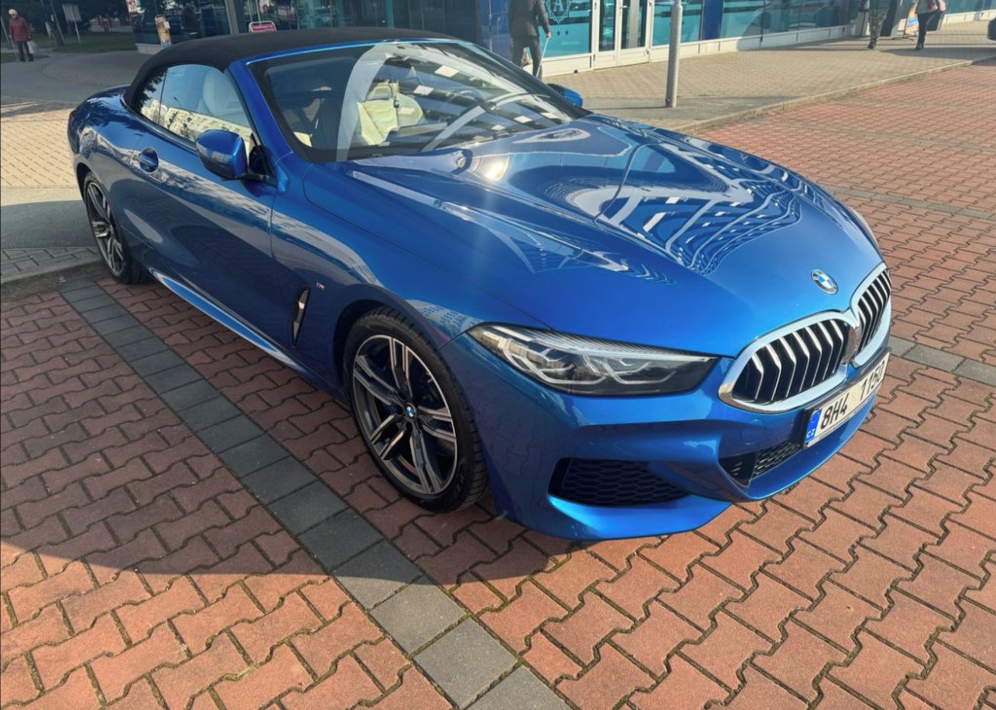 BMW Řada 8 - fotka 2