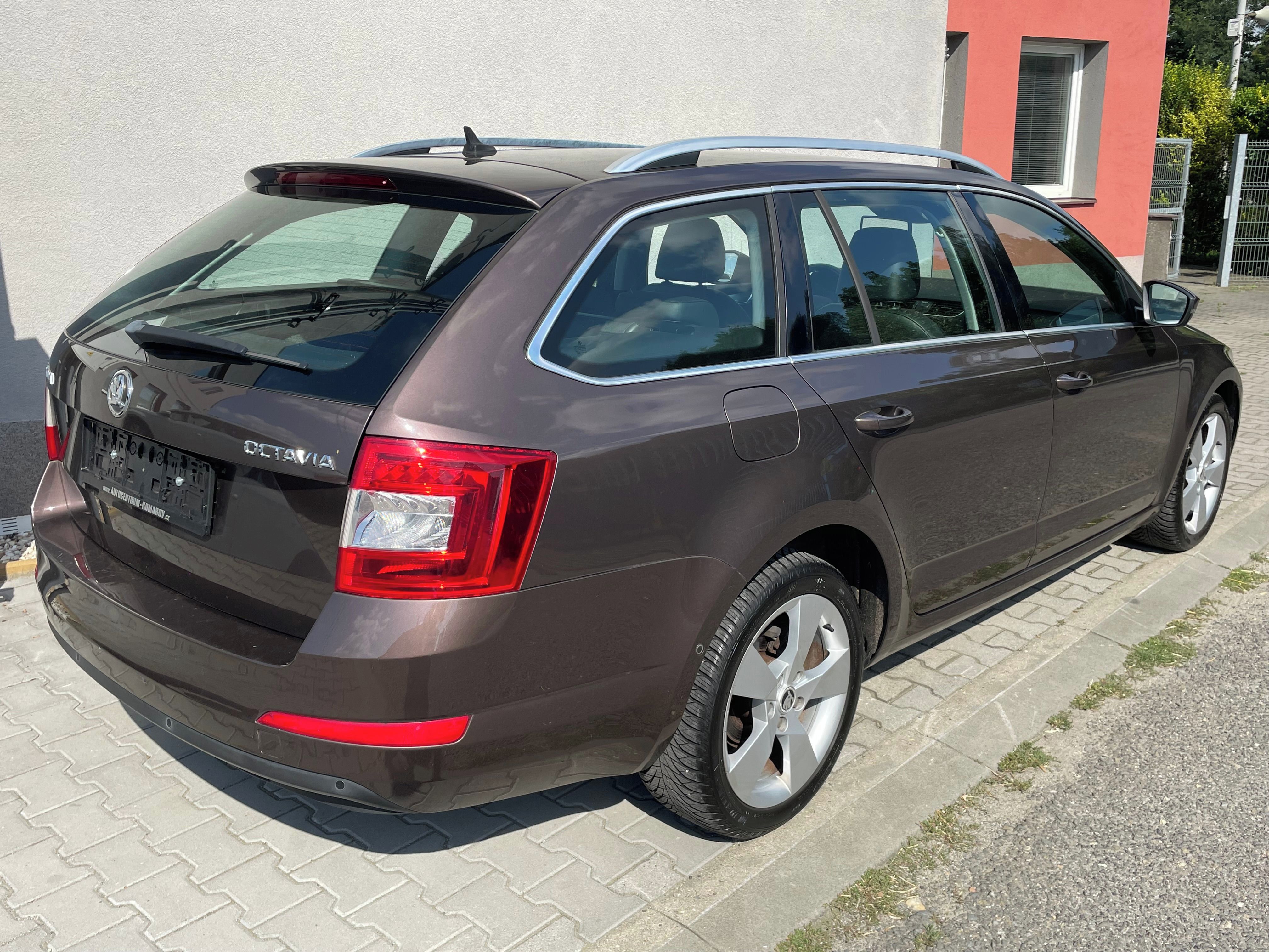 Škoda Octavia, 1.2 TSI 77kW Elegance Webasto - fotka 6