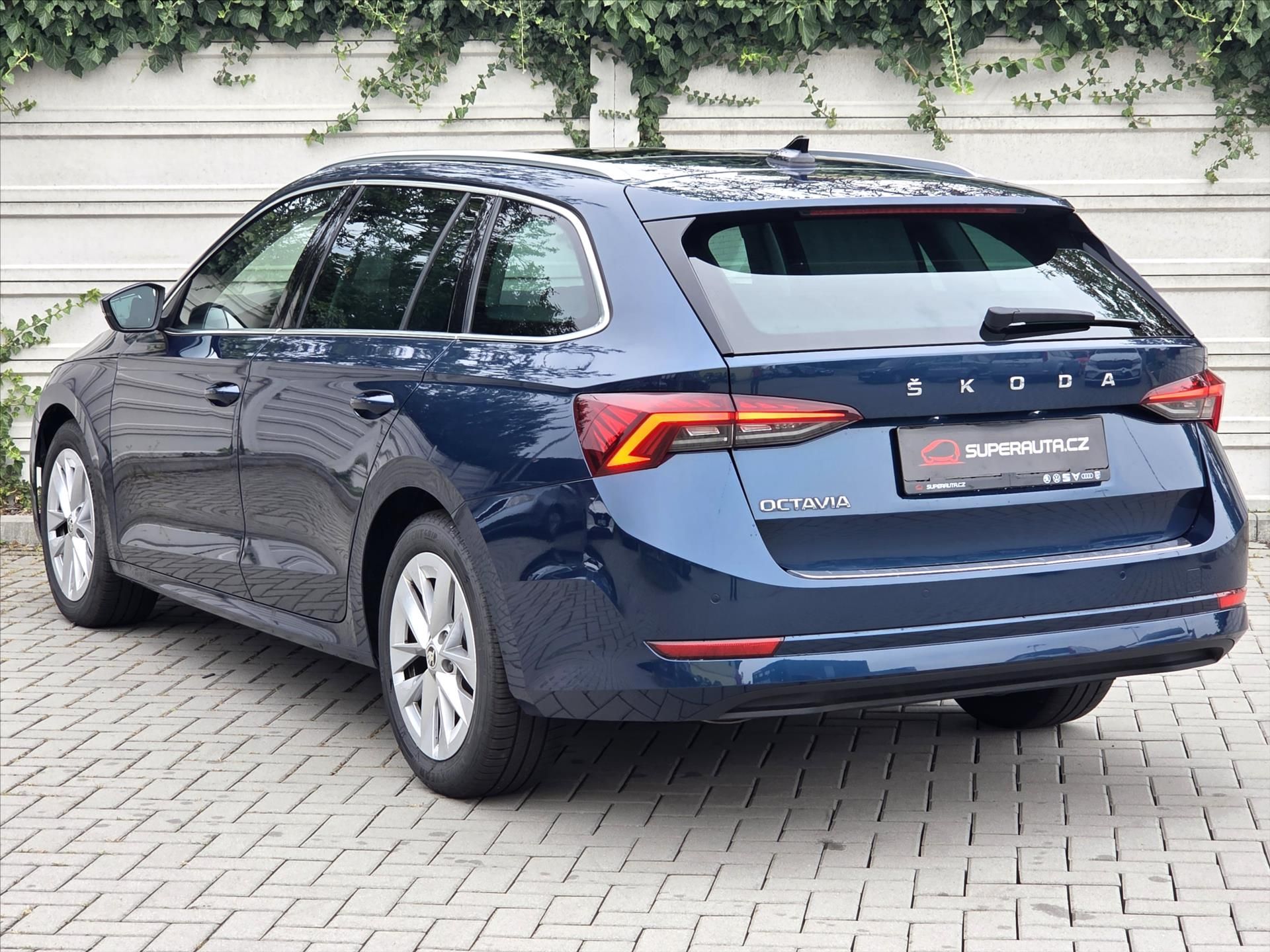 Škoda Octavia, 2,0 TDi DSG Style Tažné z. 1.m - fotka 4