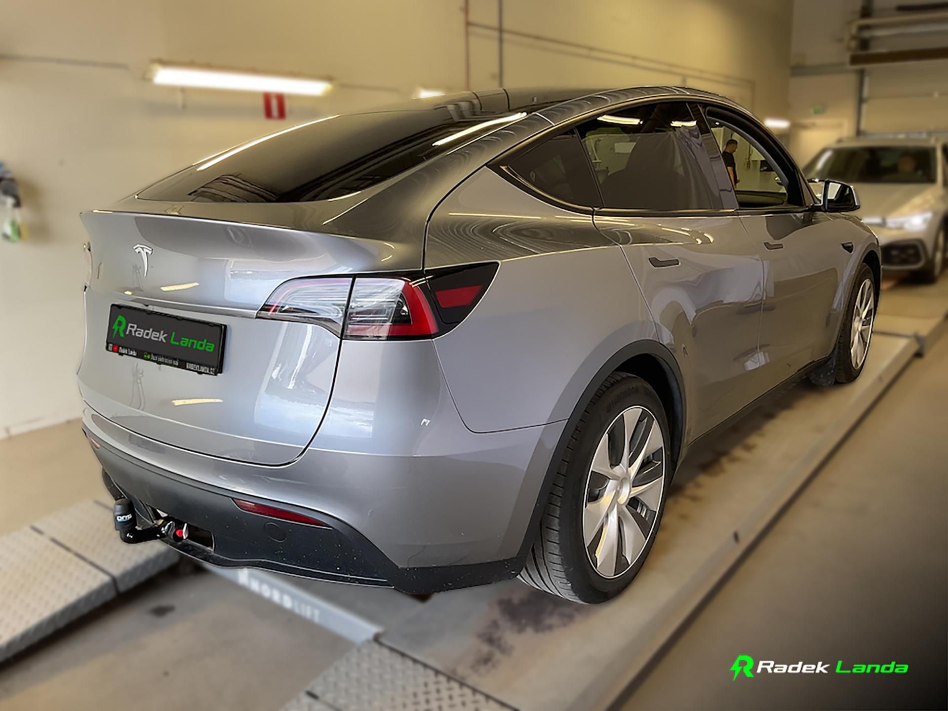 Tesla Model Y, LFP Berlín, tažné, Quicksilver - fotka 4