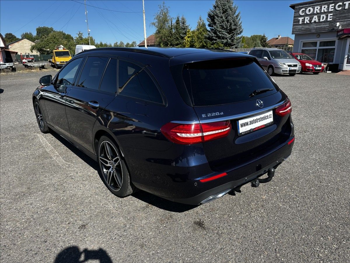 Mercedes-Benz Třídy E, 2,0 220d-NAVI-TAŽNÉ ZAŘÍZENÍ - fotka 3
