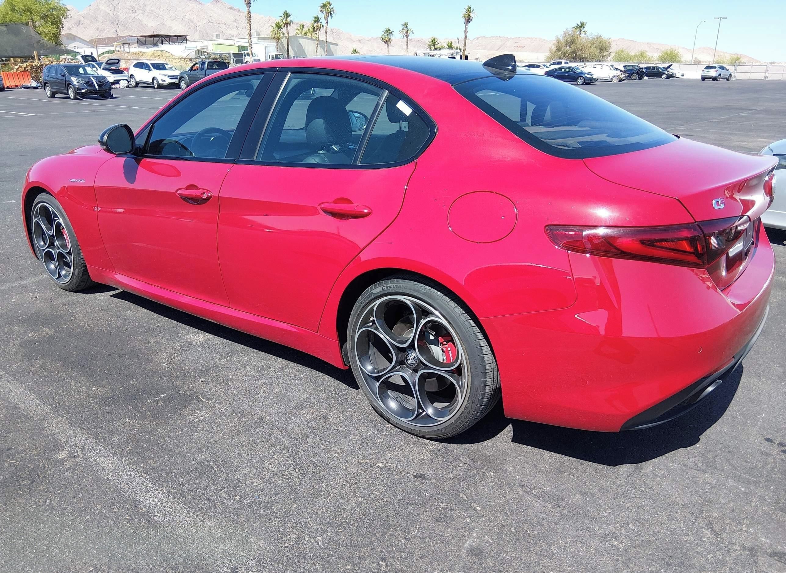 Alfa Romeo Giulia, Auto na cestě - fotka 4