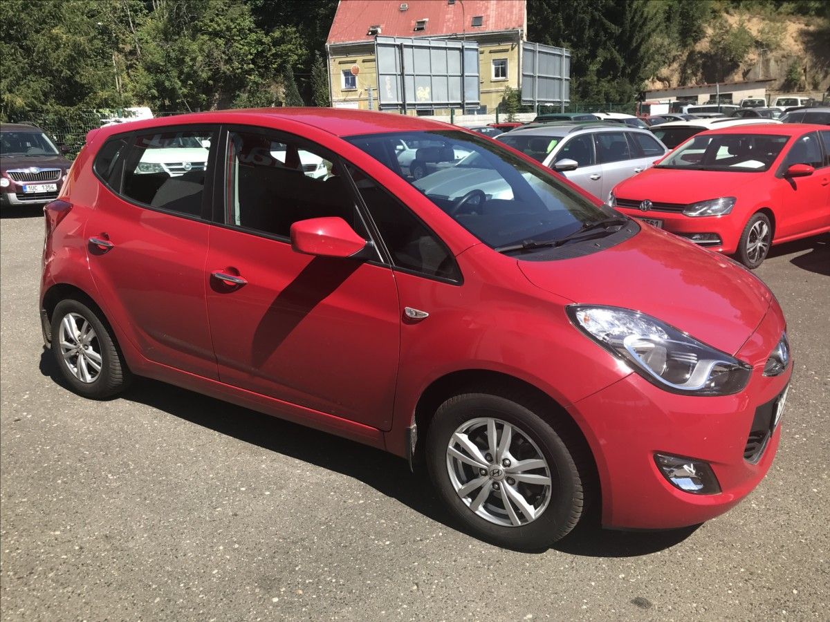 Hyundai ix20, 1,6 i 91kW Automat - fotka 4