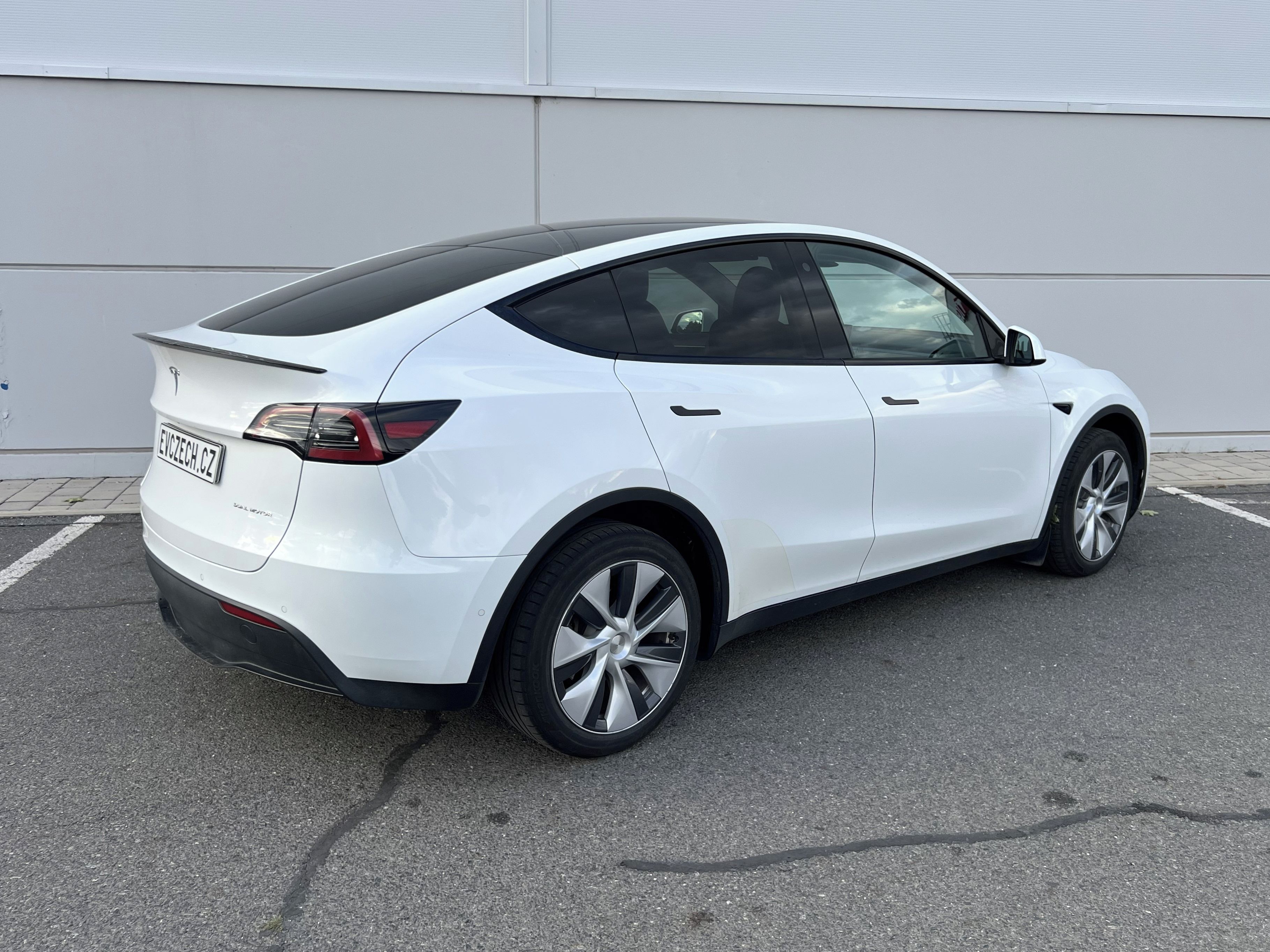 Tesla Model Y, Long Range 90% SOH - fotka 3