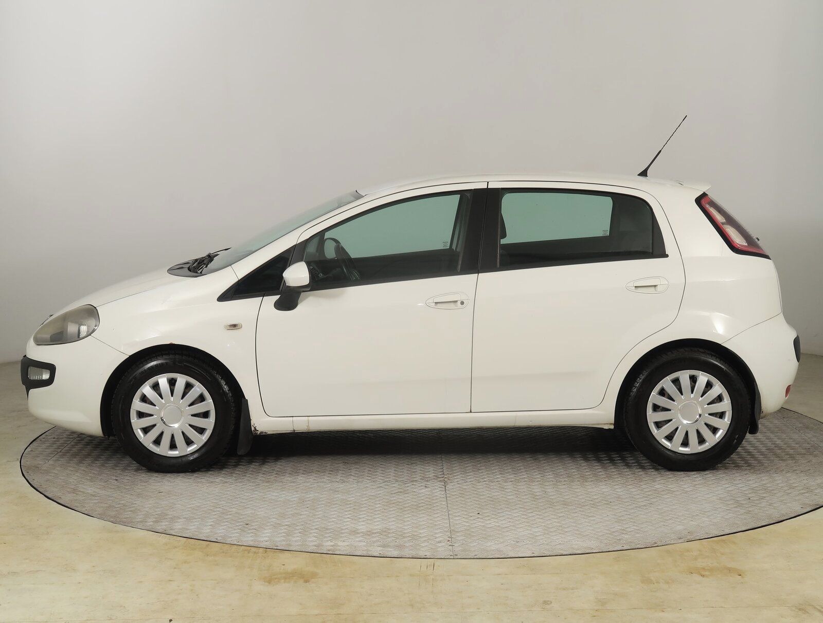Fiat Punto EVO, 1.2, rezervace - fotka 3