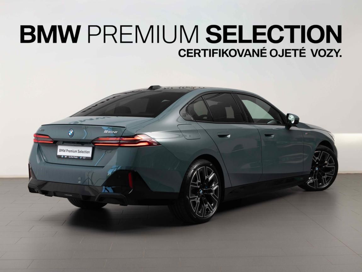 BMW Řada 5, 550e xDrive - fotka 5