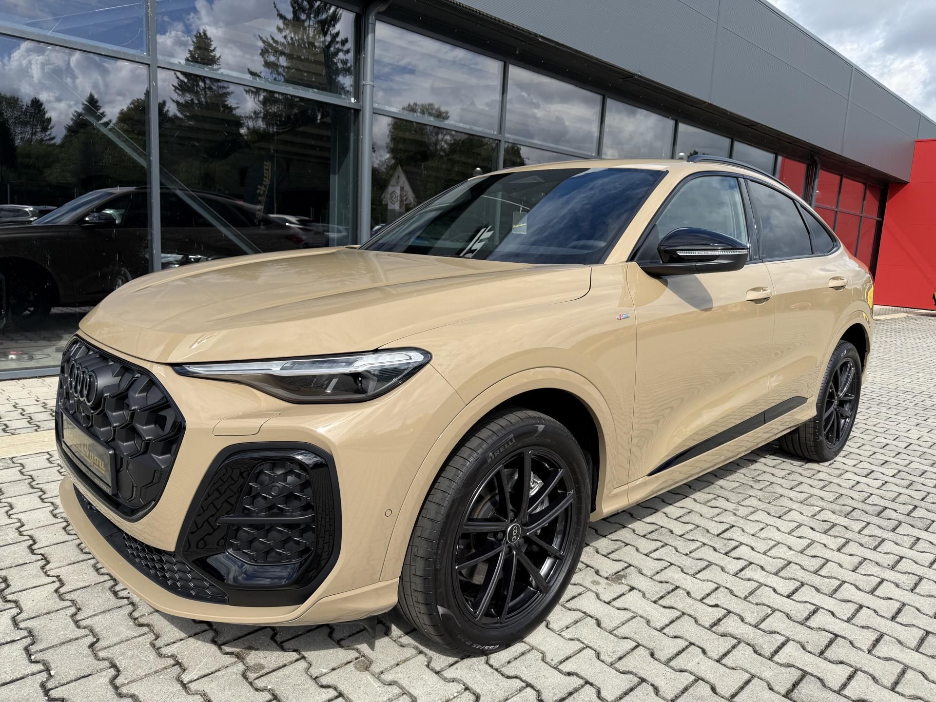 Audi Q5, SB TDI 150kW 4X4 S-LINE R20 3D - fotka 2