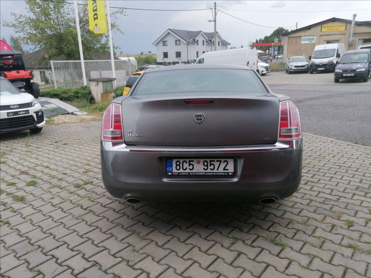 Lancia Thema, 3,0 CRD 6V 176kW Executive - fotka 6