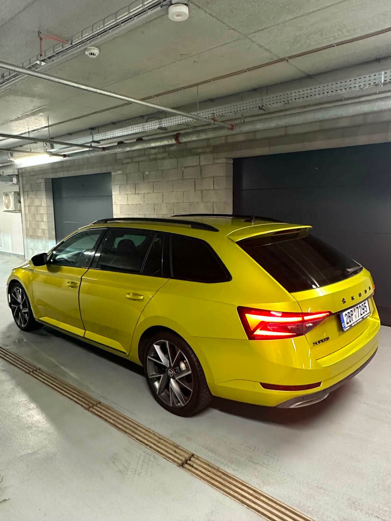Škoda Superb, Škoda Superb Combi SportLine 2 - fotka 4