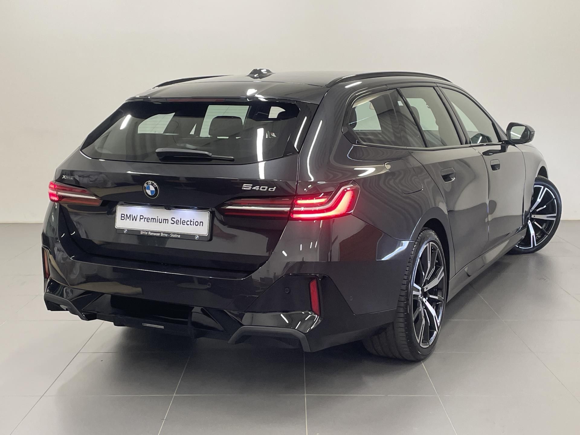 BMW Řada 5, 540d xDrive, Mpaket - fotka 3