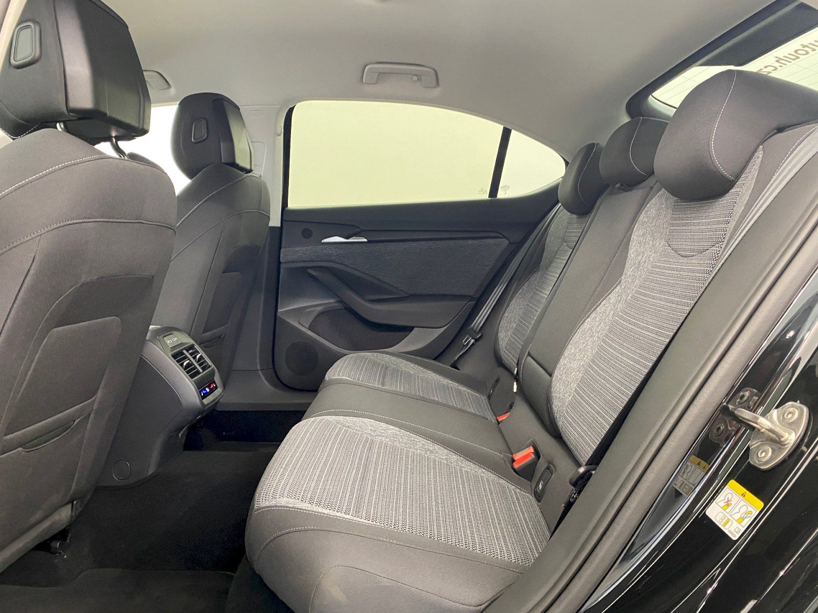 Škoda Superb, SELECTION 2,0TDI 110kW DSG/7 - fotka 6