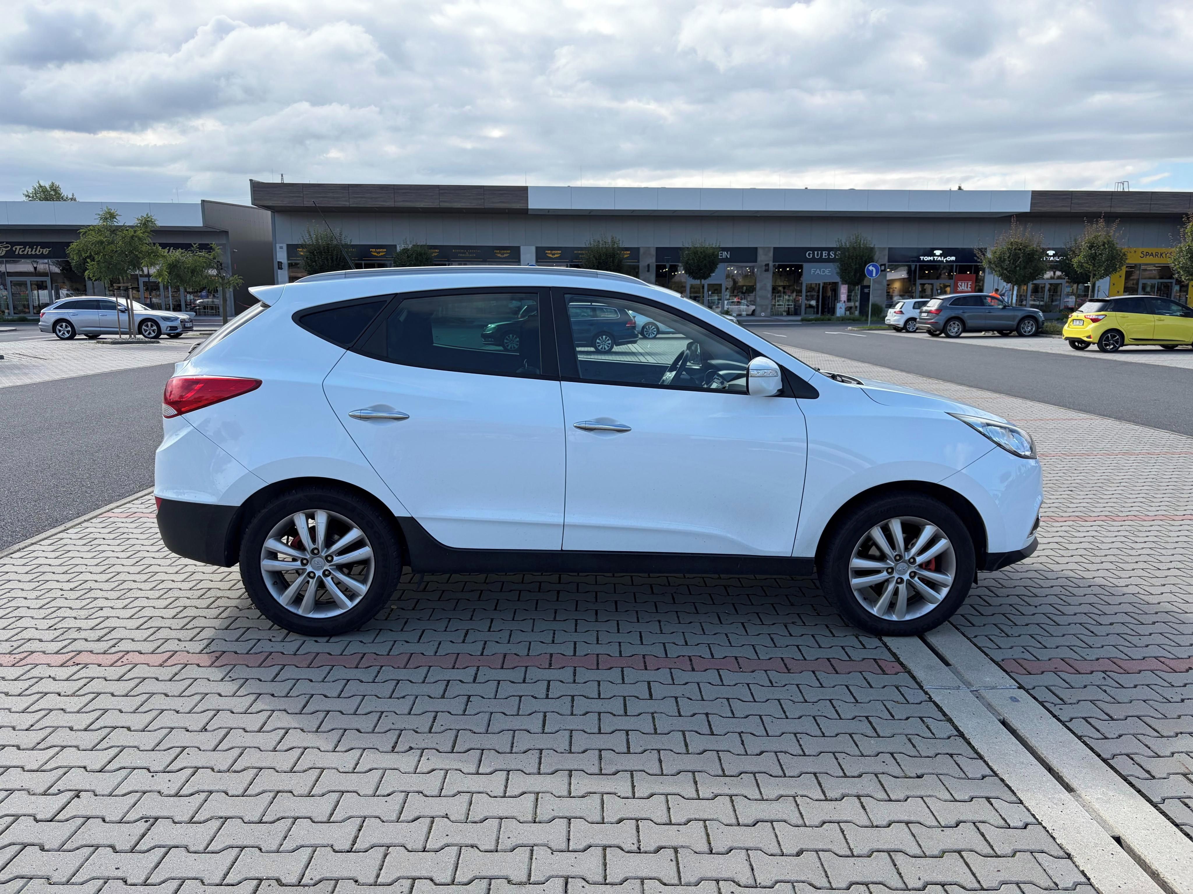 Hyundai ix35, 2.0 CRDi 100kw serviska NAVI - fotka 2