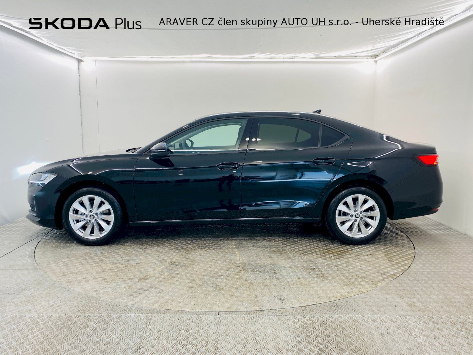 Škoda Superb, SELECTION 2,0TDI 110kW DSG/7 - fotka 3