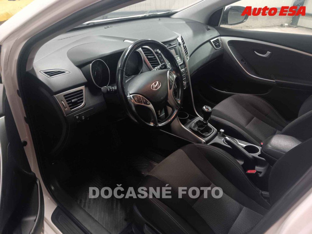 Hyundai i30, 1.6CVVT,ČR,servis.kniha - fotka 3