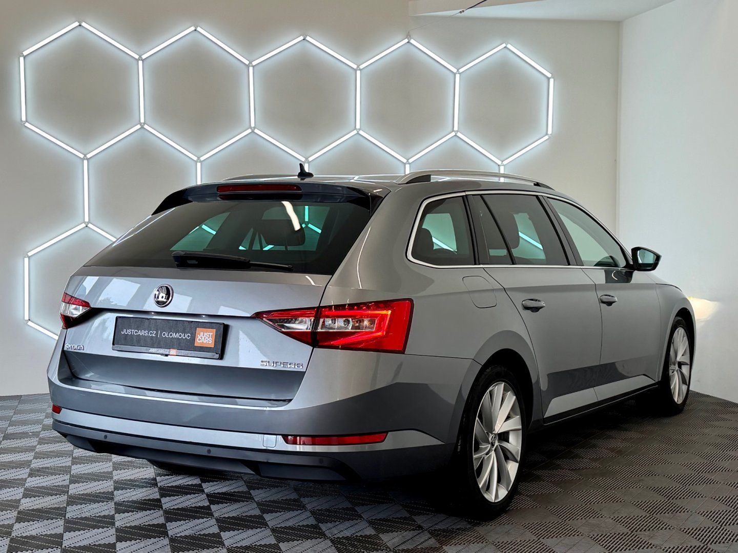 Škoda Superb, 2.0 TDI 110 kW DSG/STYLE - fotka 4