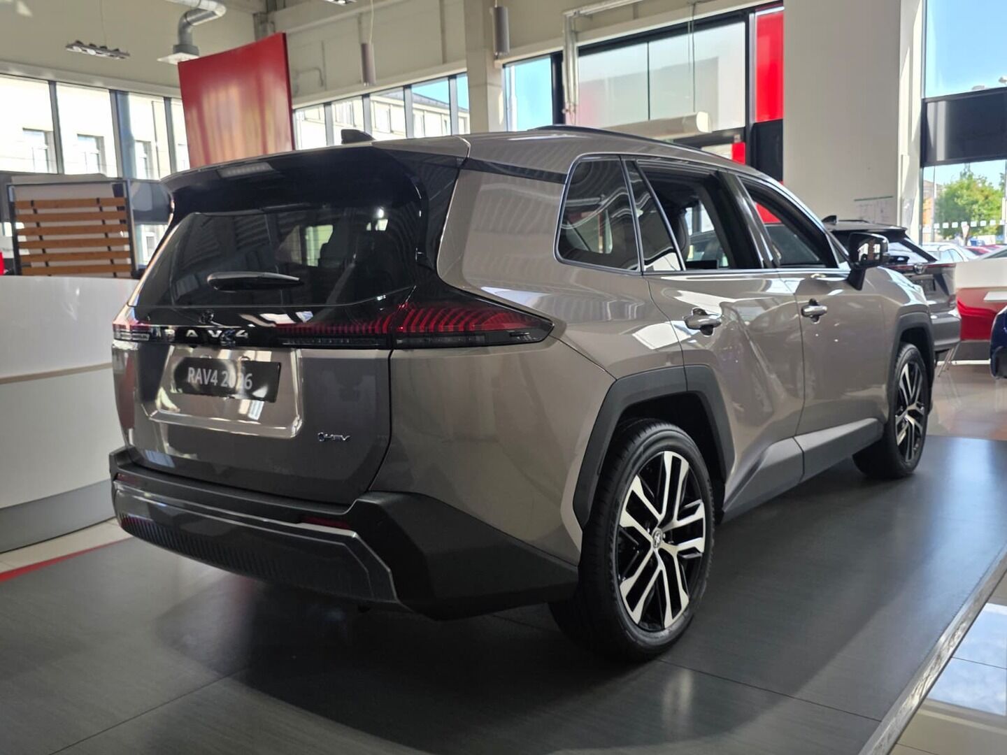 Toyota Rav4, 4x4 PHEV Executive Na IČO - fotka 4