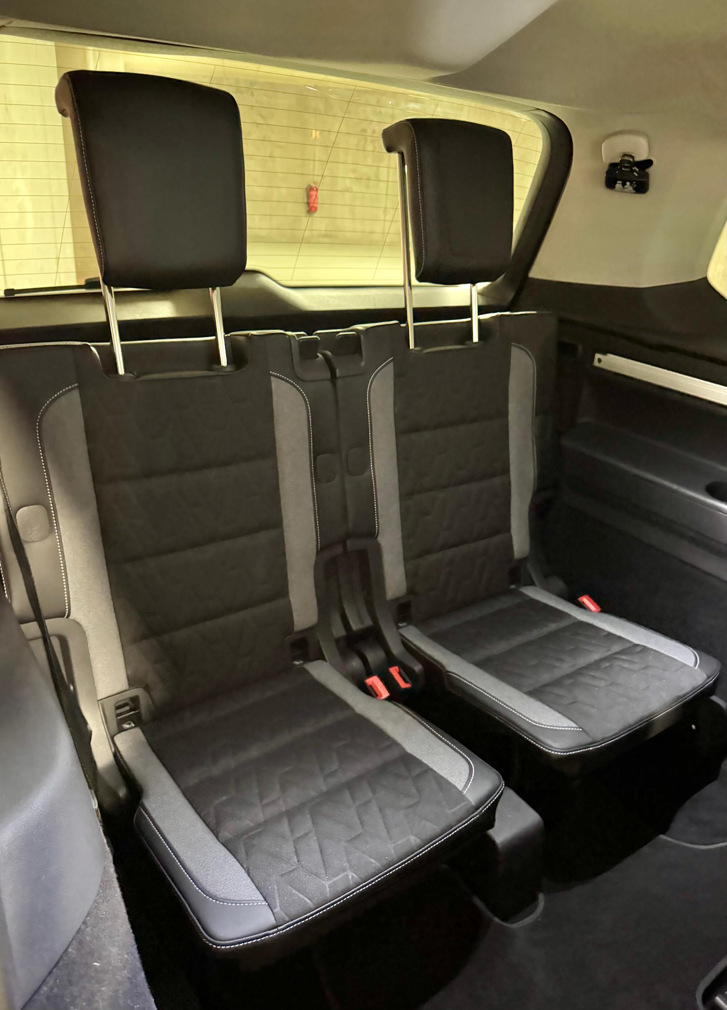 Volkswagen Touran, 1.5 TSI - 7 MÍST/TAŽNÉ/MATRIX - fotka 2