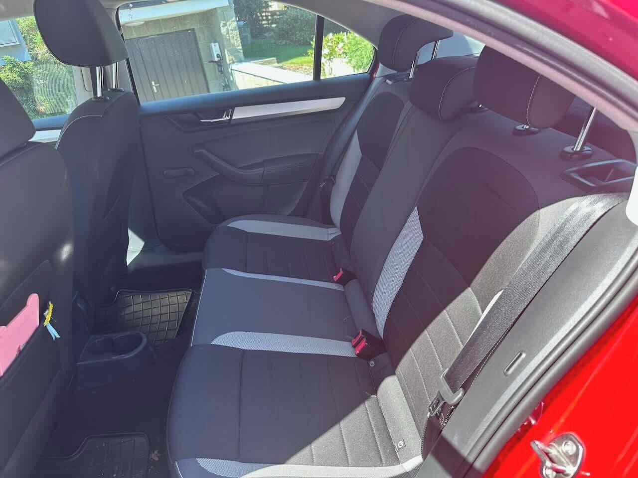 Škoda Rapid, 1.0 TSI - Servis jenom Škoda - fotka 3