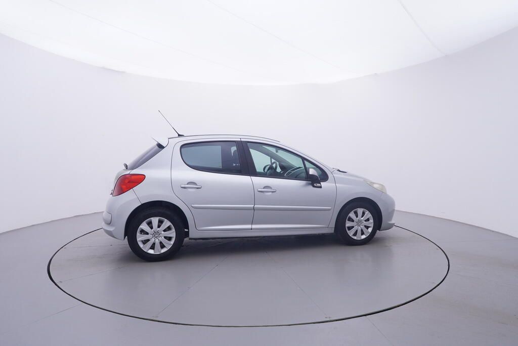 Peugeot 207, 1.4 16V 65 kW - fotka 6