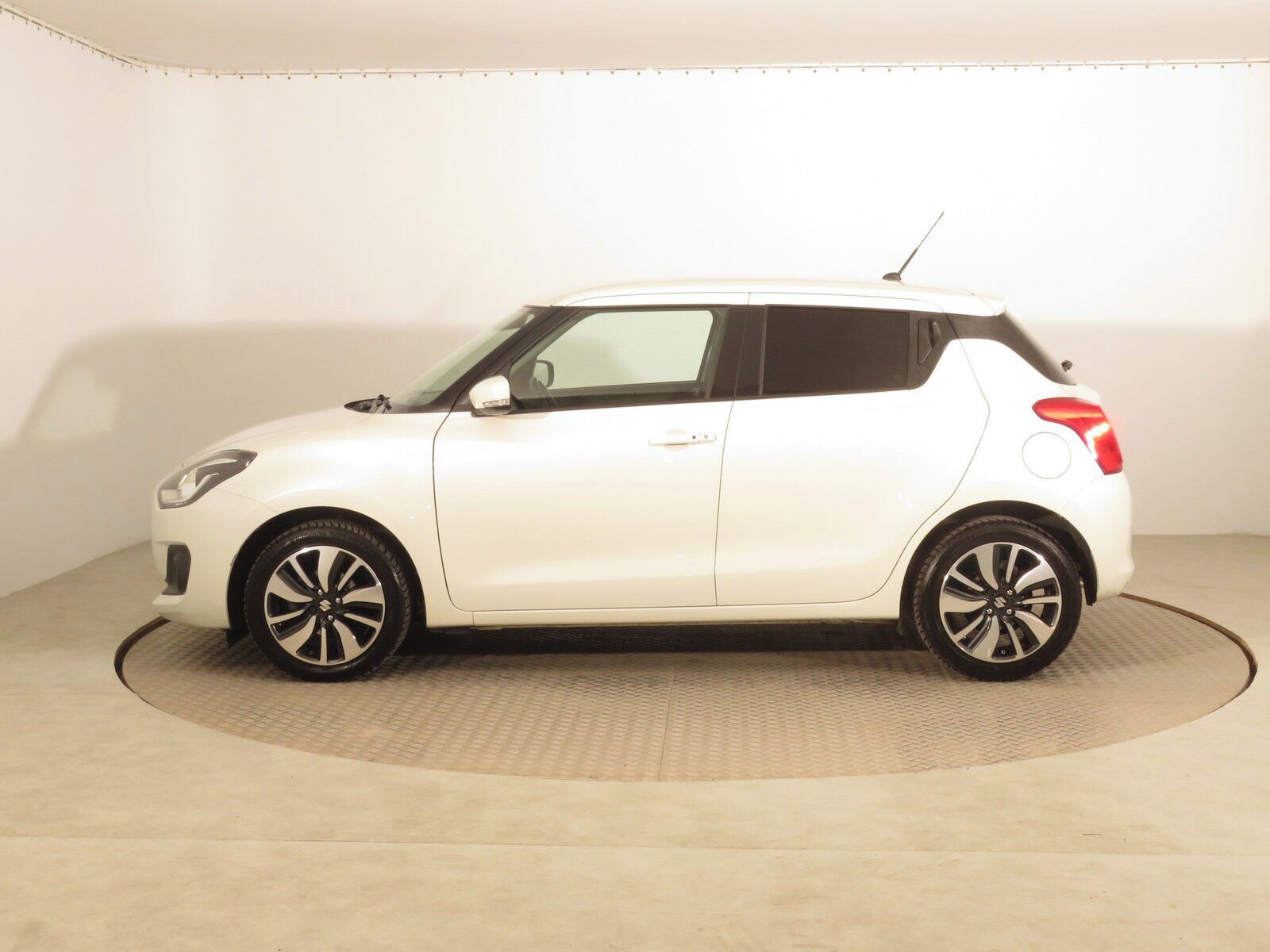Suzuki Swift, 1.2 DualJet, Automat - fotka 3