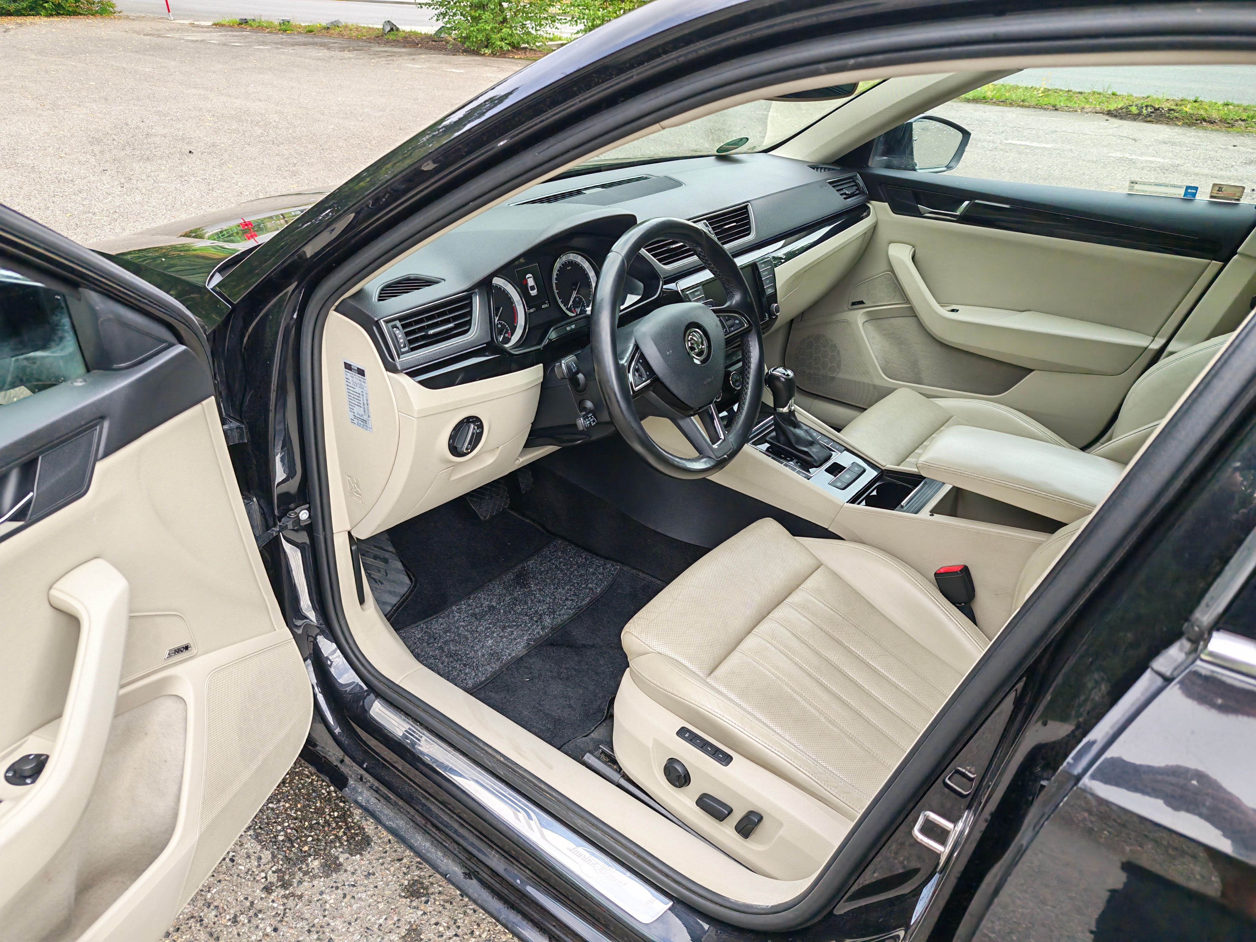 Škoda Superb, 2.0TDi L&K DSG Panorama Nez.T. - fotka 5