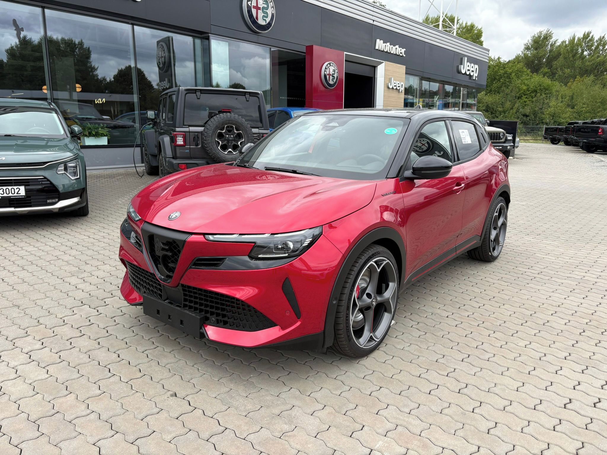 Alfa Romeo Junior, Elettrice Veloce Perfo BEV 280 - fotka 3