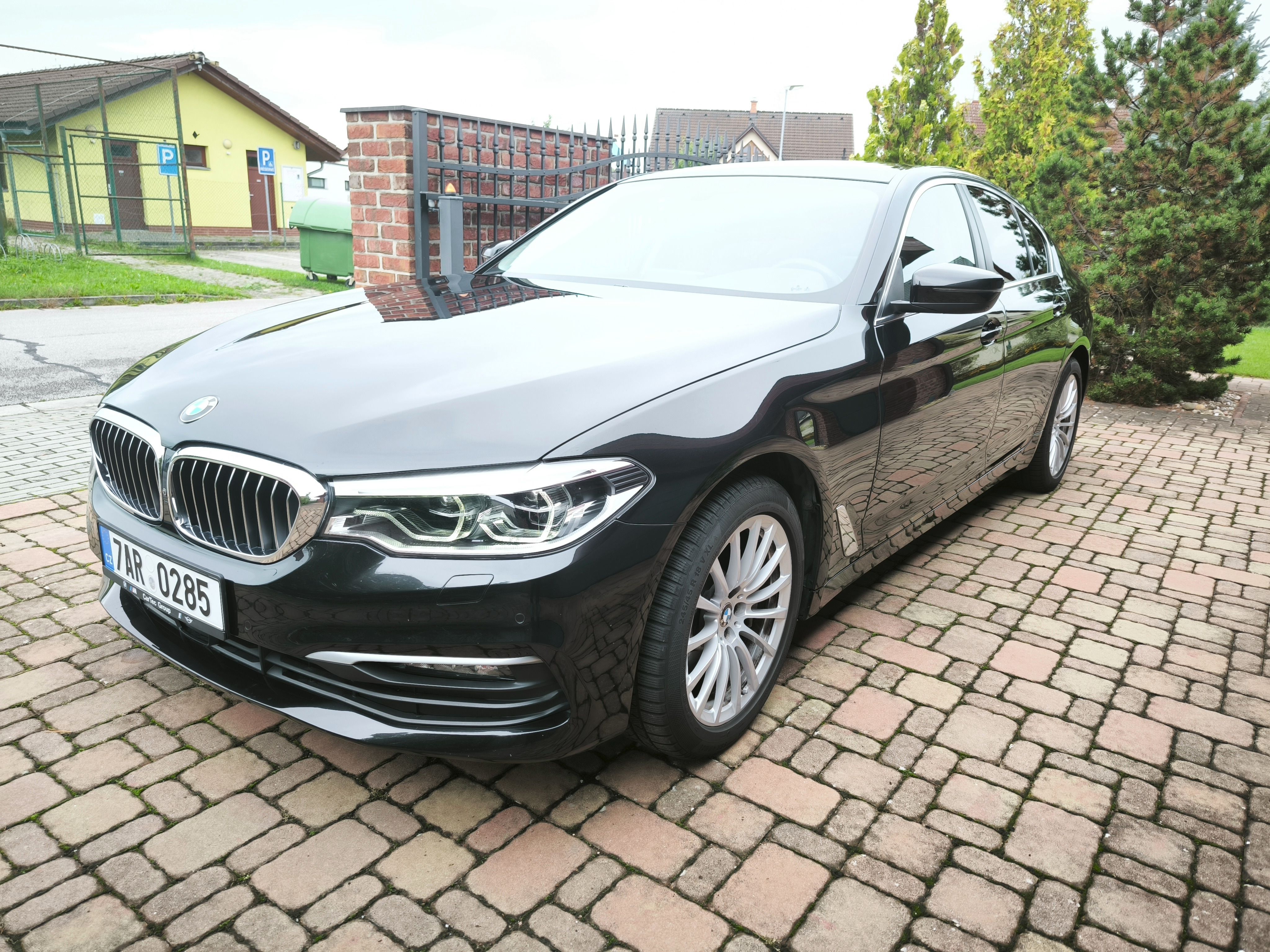 BMW Řada 5, 530d xDrive 360°, Soft Close - fotka 3