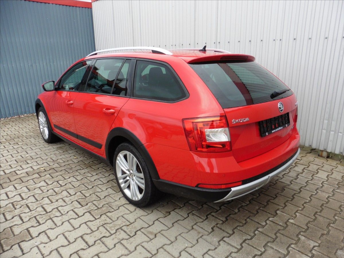 Škoda Octavia, 2,0 Combi 4x4 DSG Scout - fotka 6