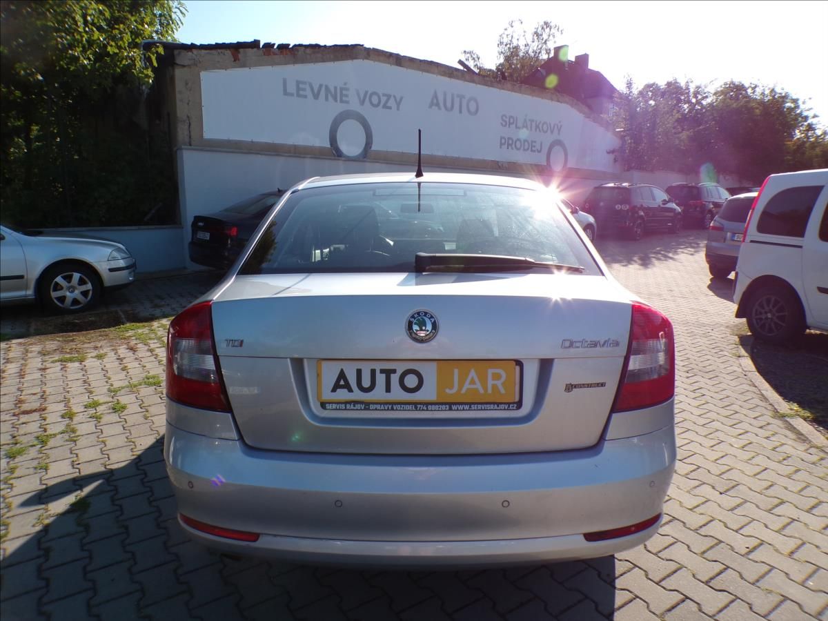 Škoda Octavia, 2,0 TDI-103KW  DSG - fotka 6