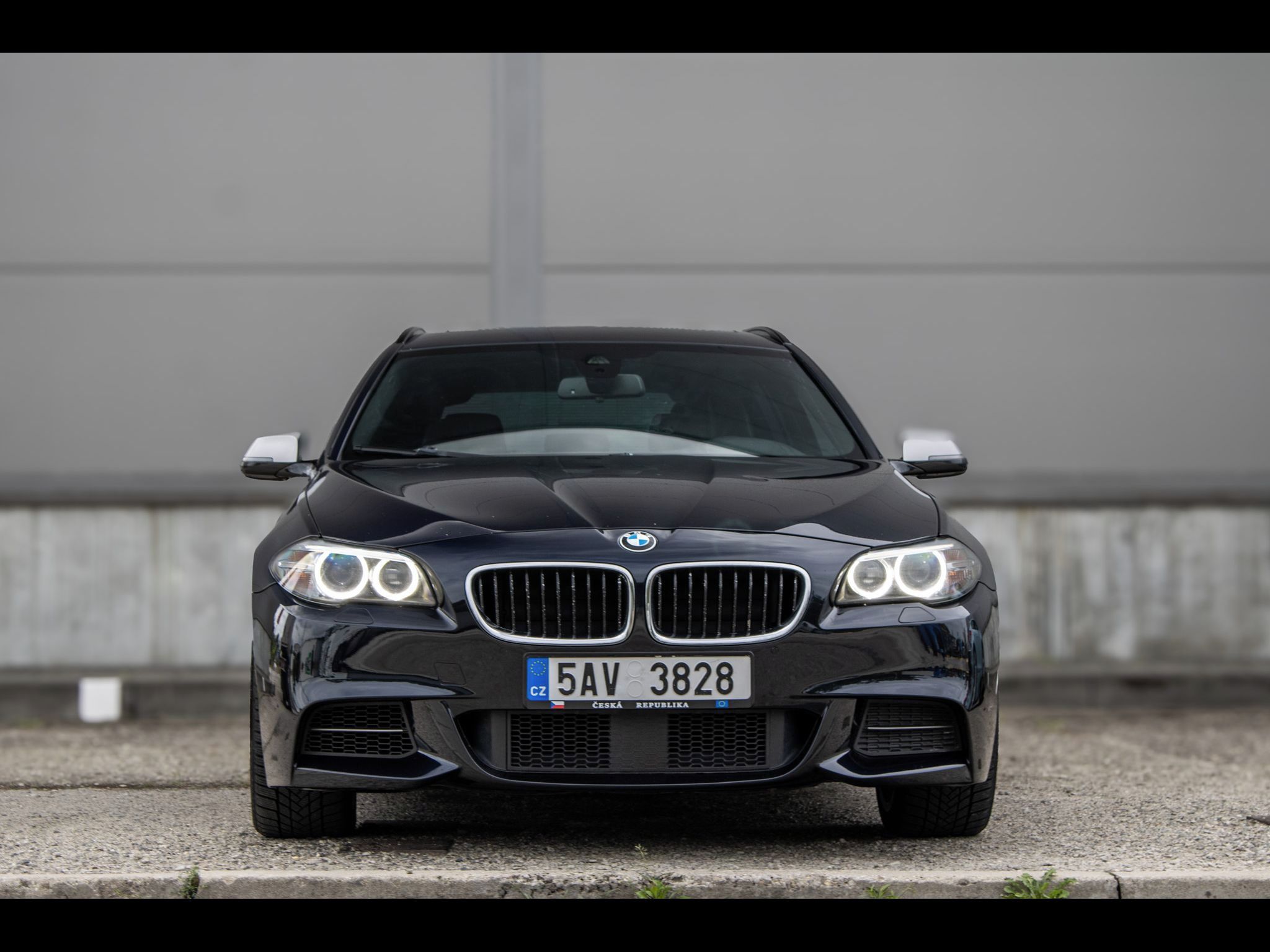 BMW Řada 5, M550d Xdrive - fotka 2