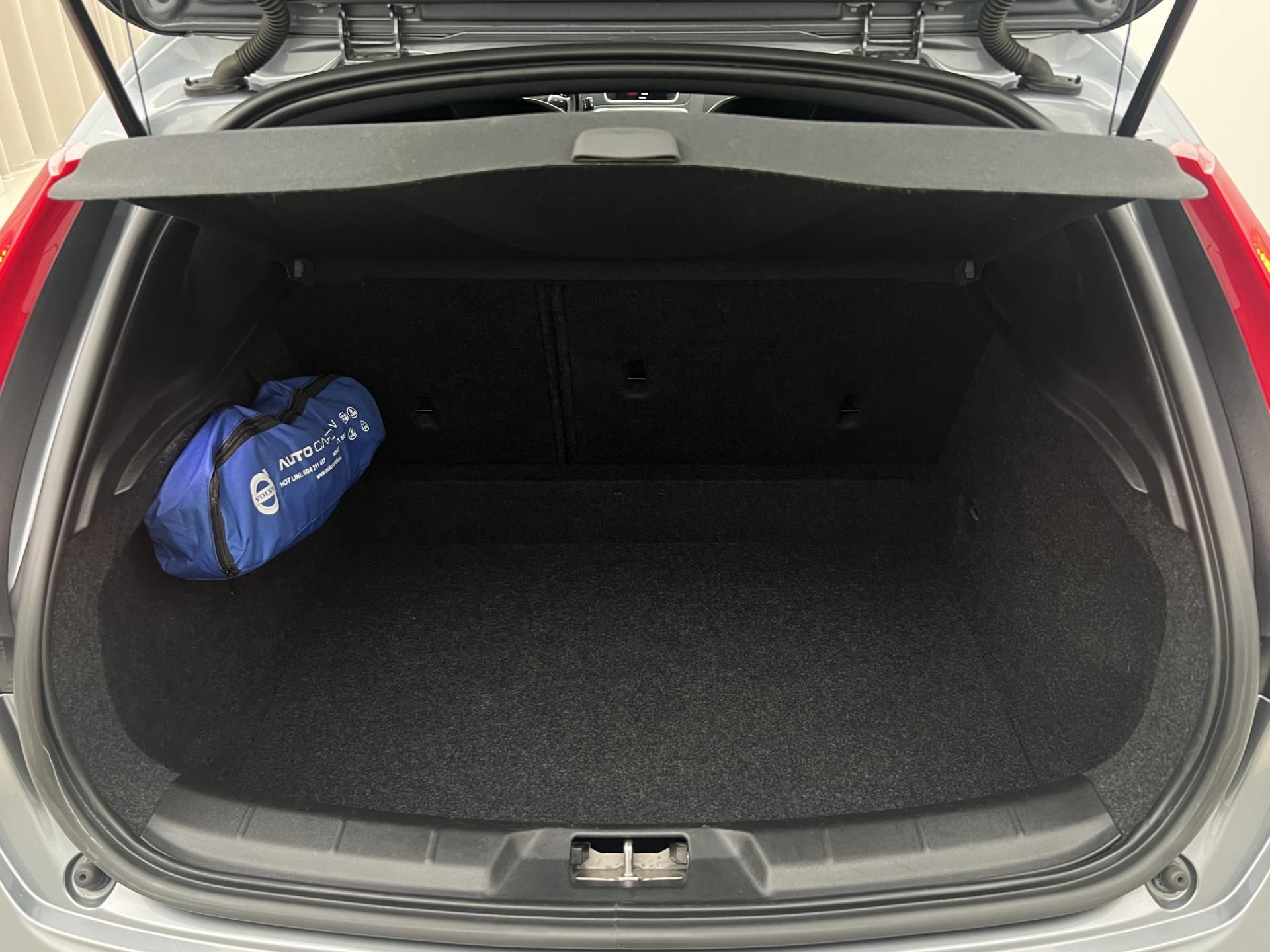 Volvo V40, CC D3 PLUS AUT - fotka 5